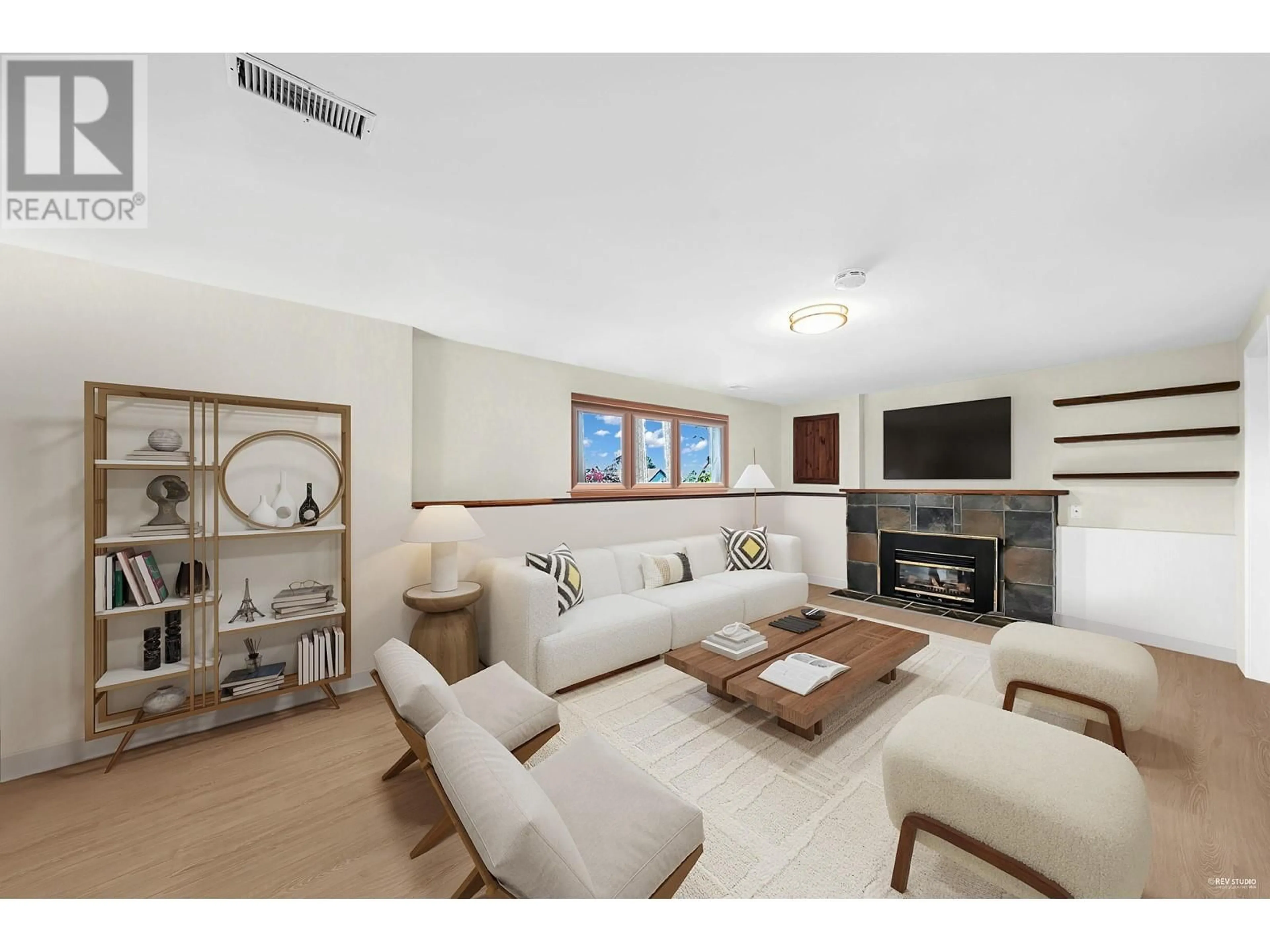 Living room with furniture, unknown for 430 KINGS ROAD, North Vancouver British Columbia V7N2M3