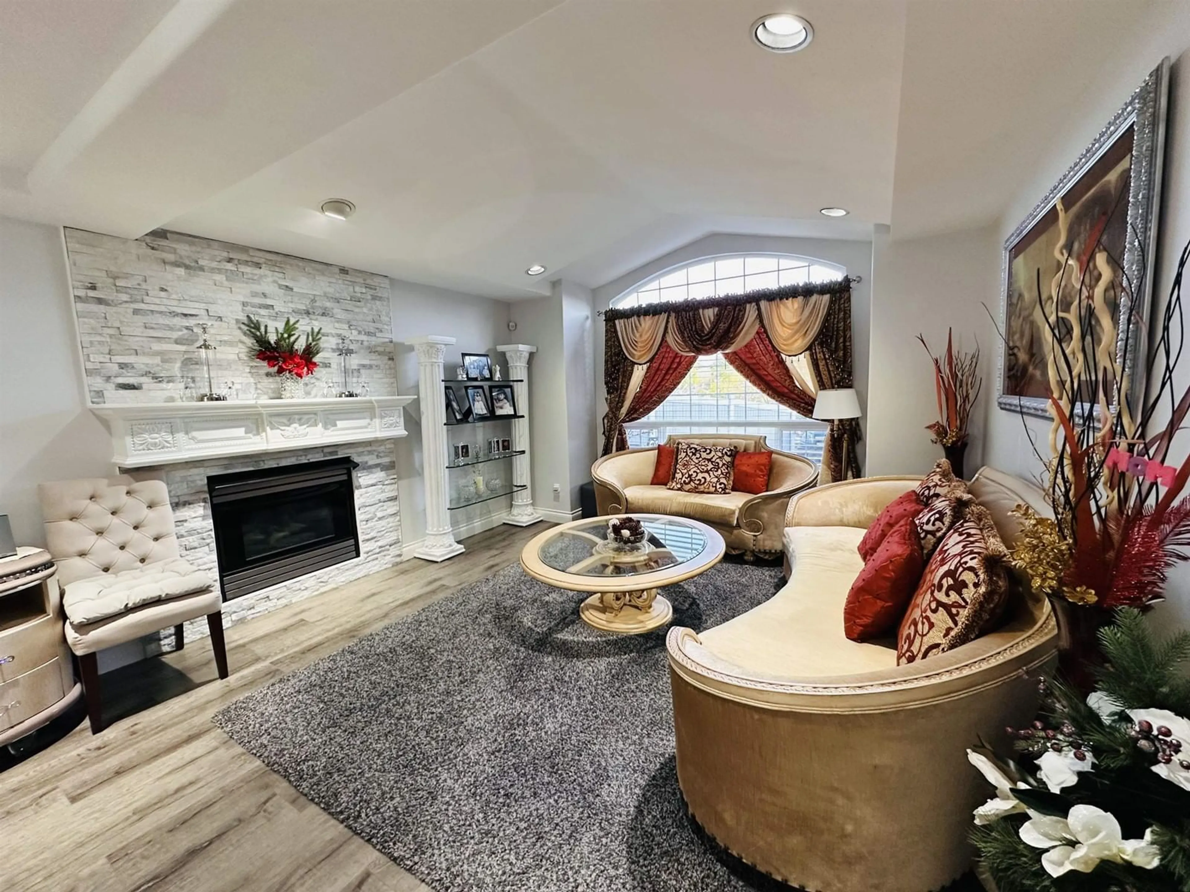 Living room with furniture, unknown for 8234 151A, Surrey British Columbia V3S8M6