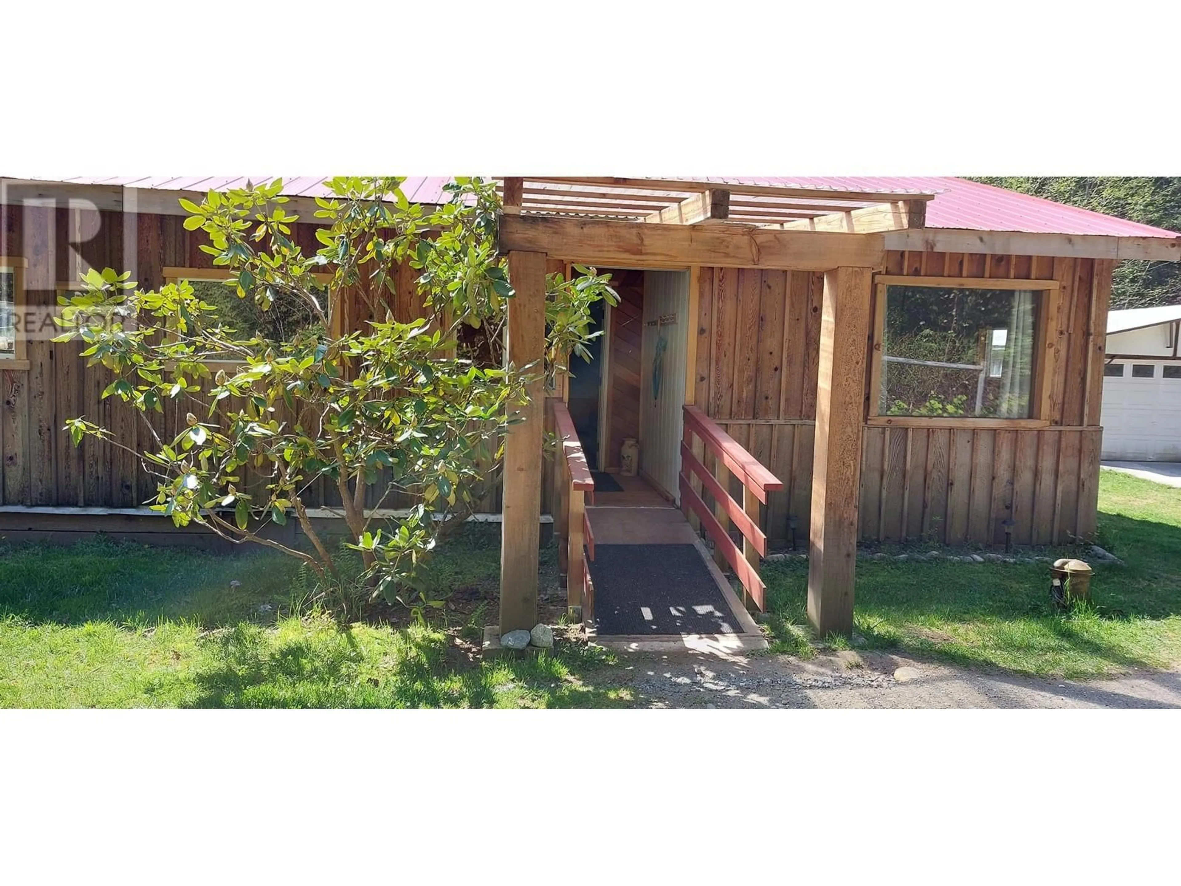Patio, street for 2794 MACKENZIE HIGHWAY, Bella Coola British Columbia V0T1H0