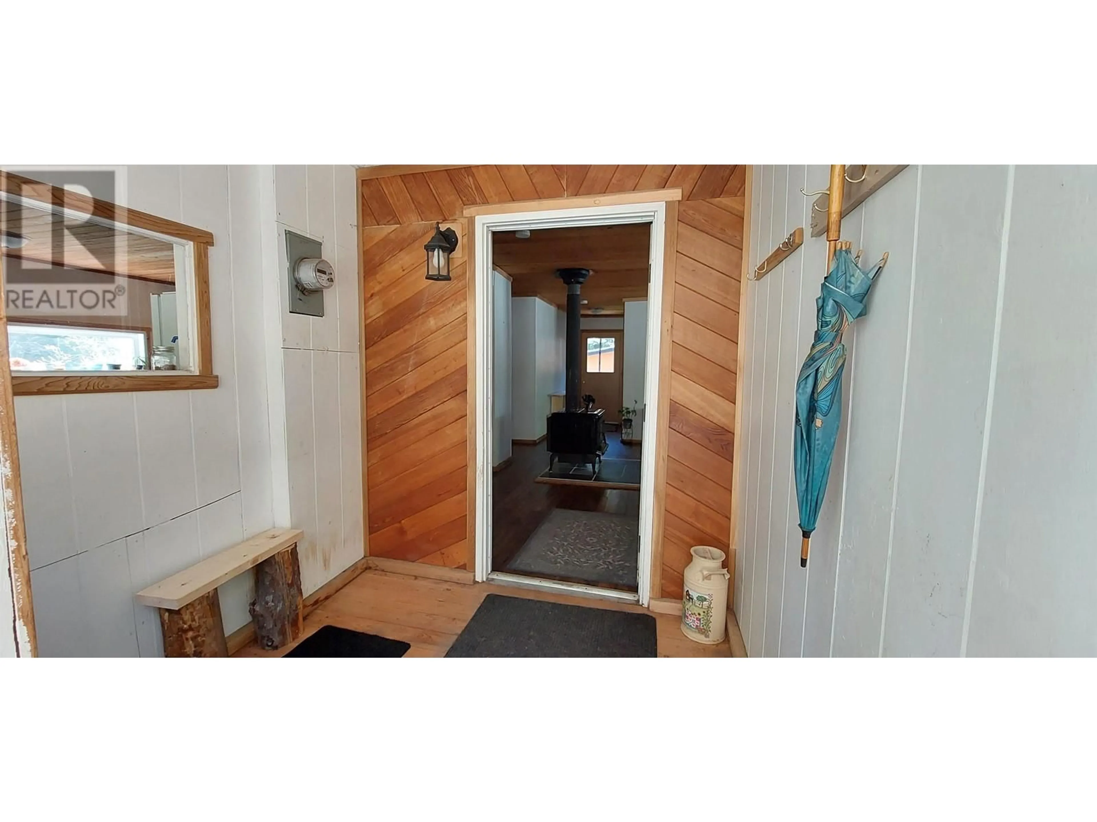 Indoor foyer for 2794 MACKENZIE HIGHWAY, Bella Coola British Columbia V0T1H0