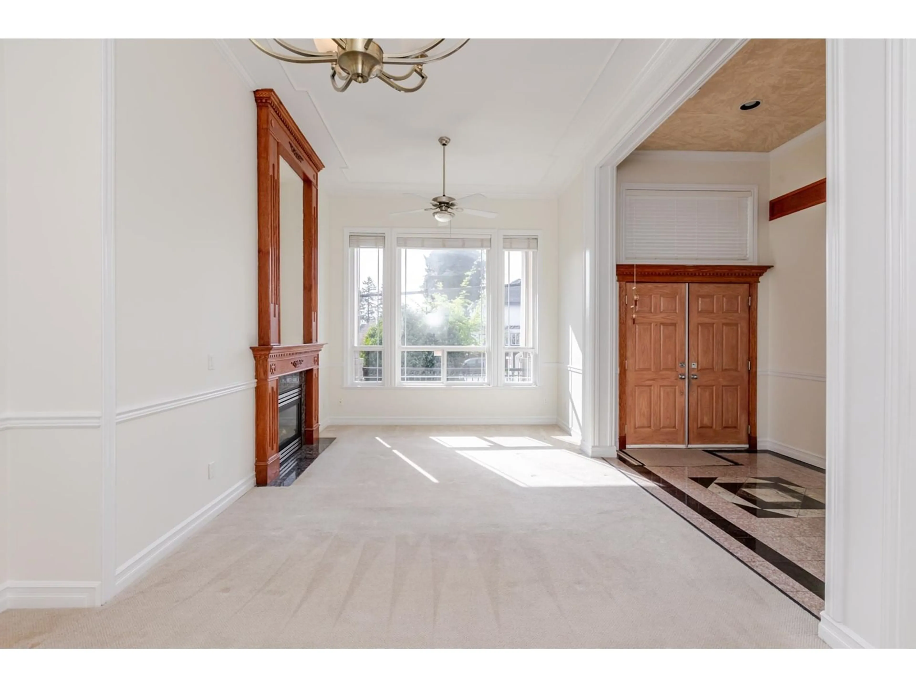 Indoor entryway for 6022 126, Surrey British Columbia V3X1V6