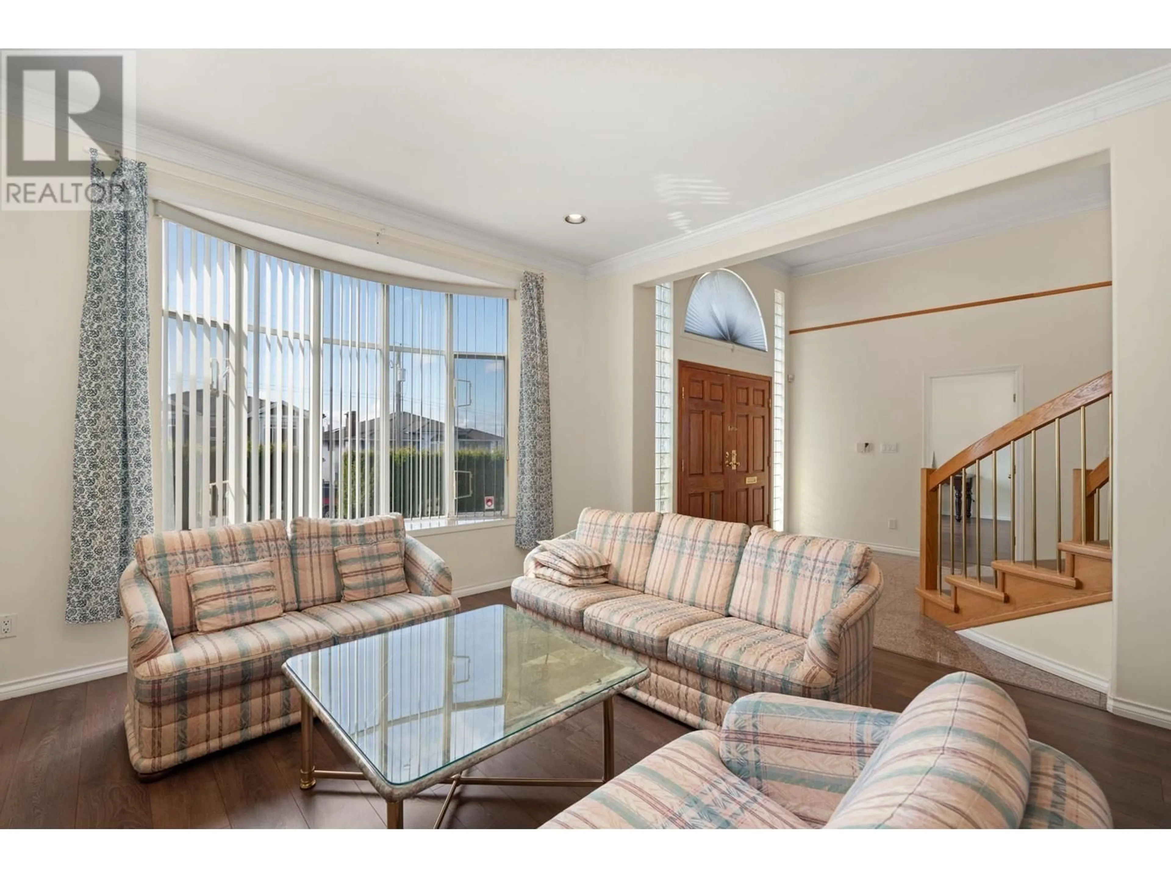 Living room with furniture, unknown for 4055 NAPIER STREET, Burnaby British Columbia V5C3G3