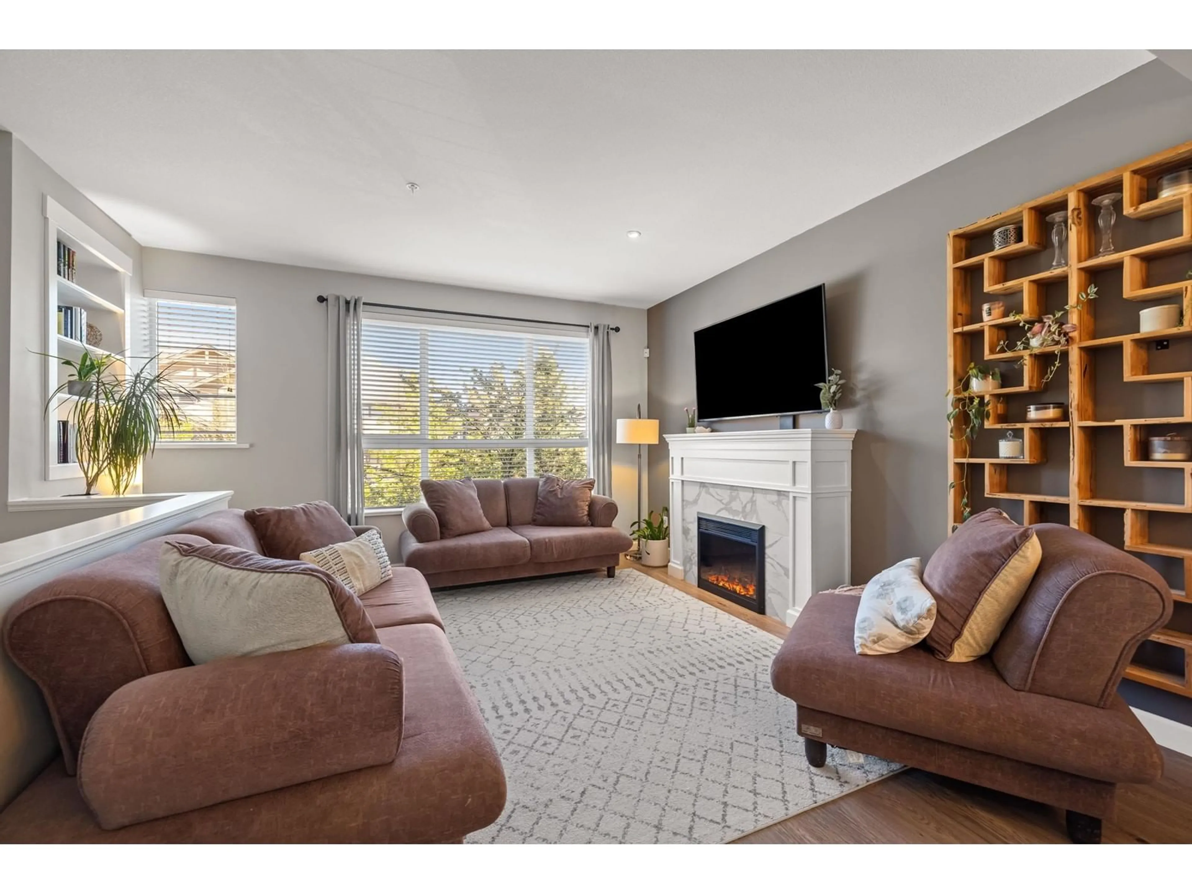 Living room with furniture, unknown for 2 - 7059 210, Langley British Columbia V2Y0T2