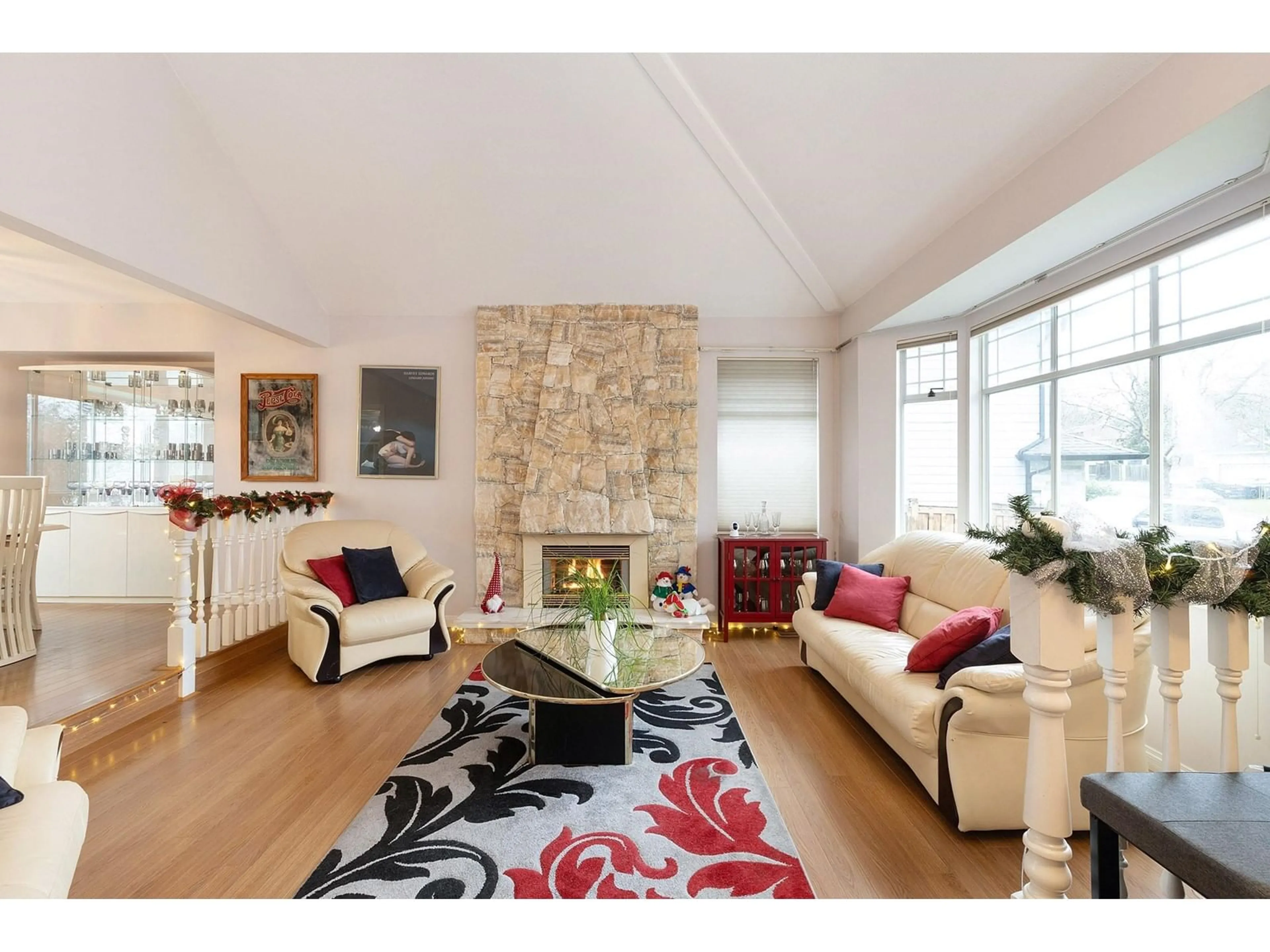 Living room with furniture, unknown for 13348 98, Surrey British Columbia V3T5M7