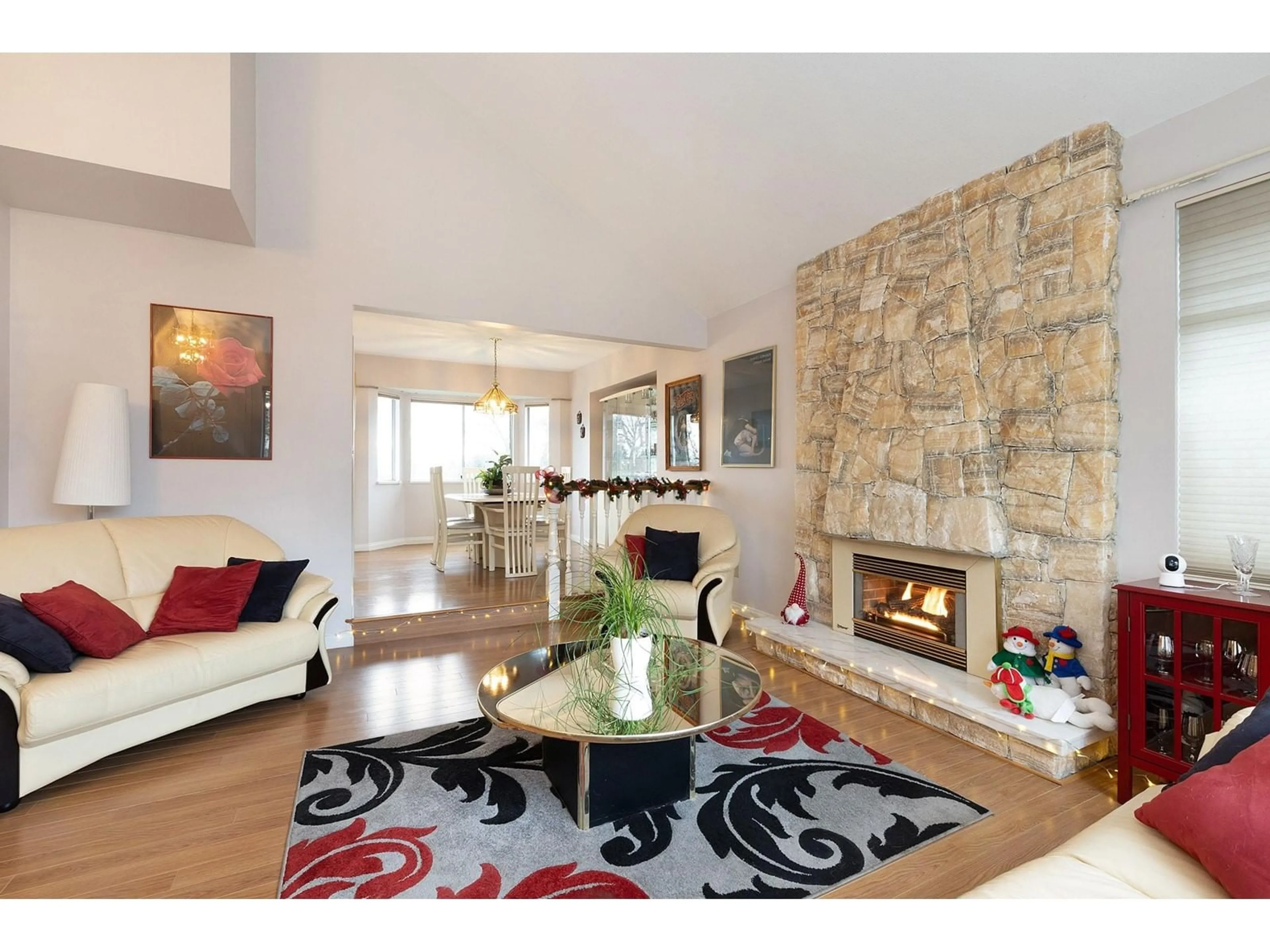 Living room with furniture, unknown for 13348 98, Surrey British Columbia V3T5M7