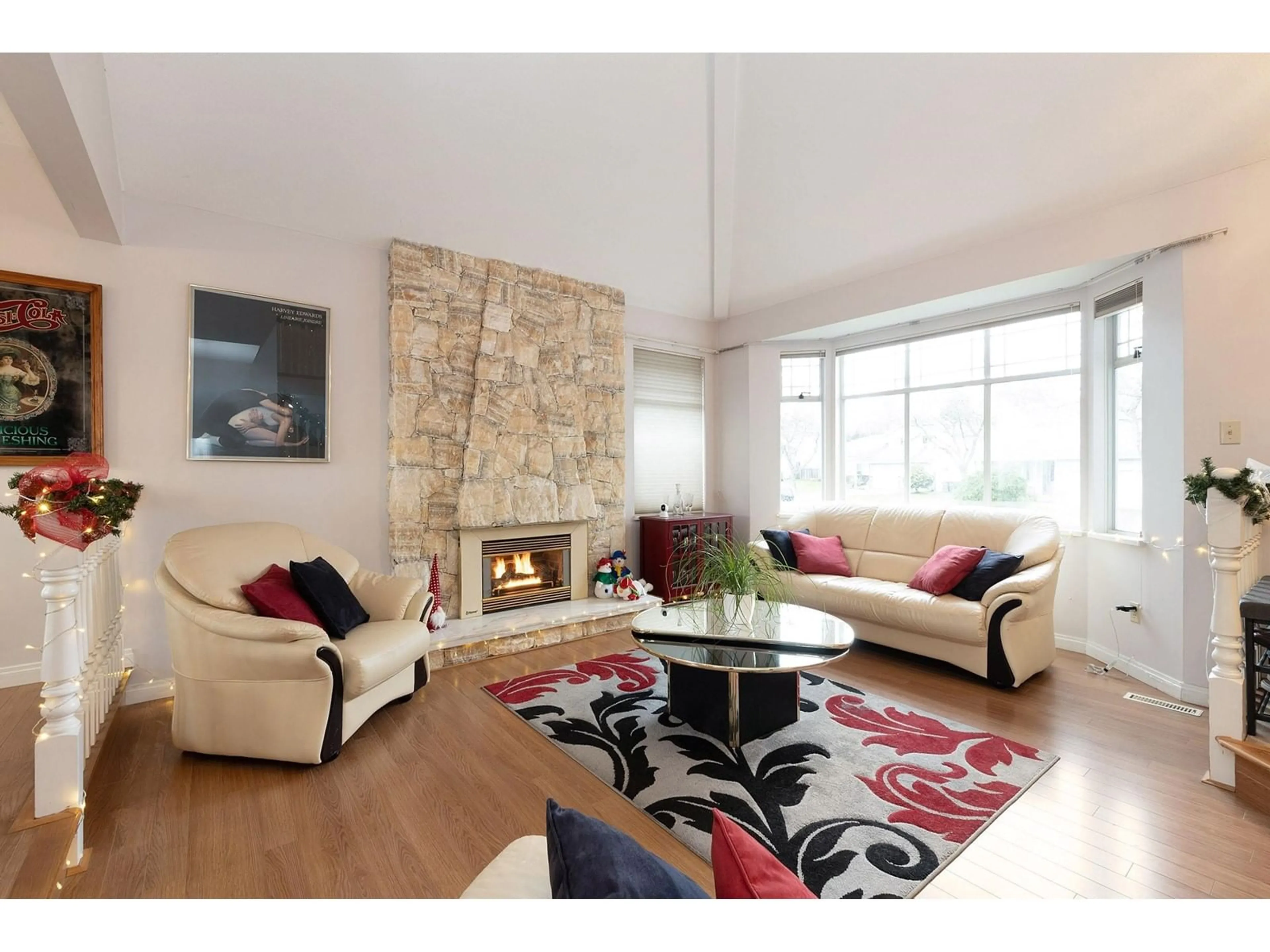 Living room with furniture, unknown for 13348 98, Surrey British Columbia V3T5M7