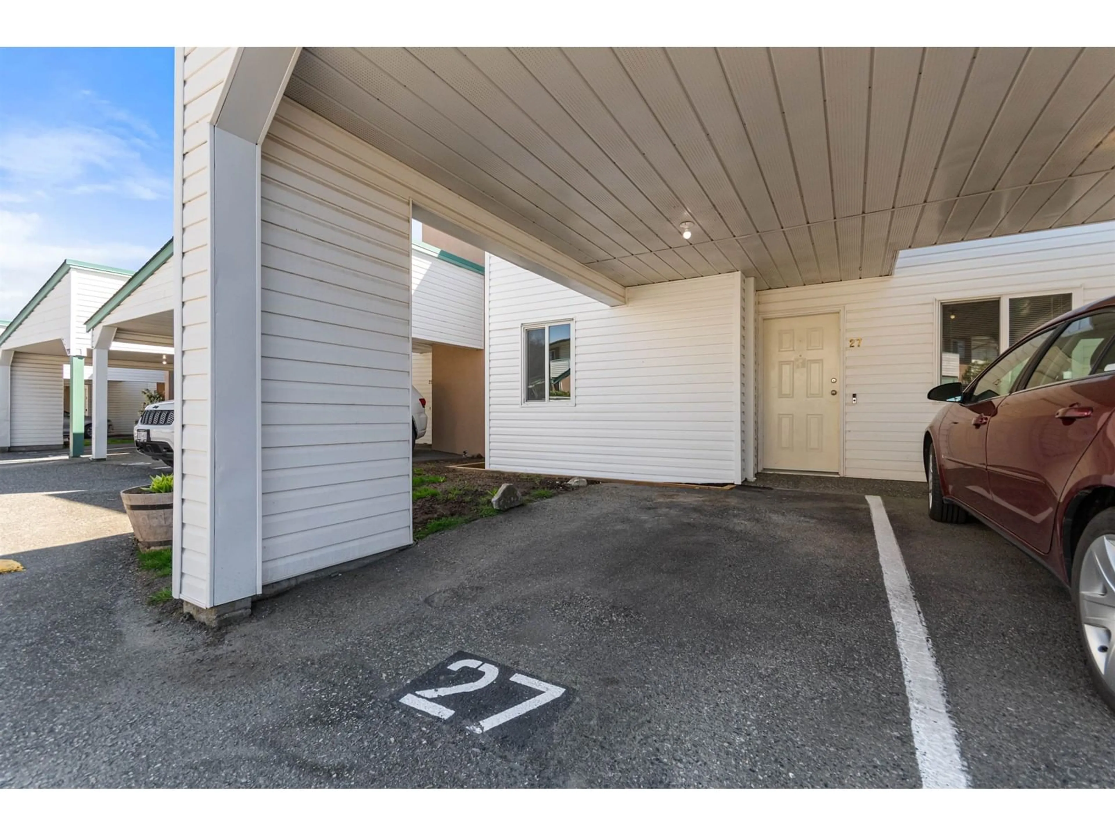 Indoor garage for 27 - 7715 LUCKAKUCK PLACE, Chilliwack British Columbia V2R3N6