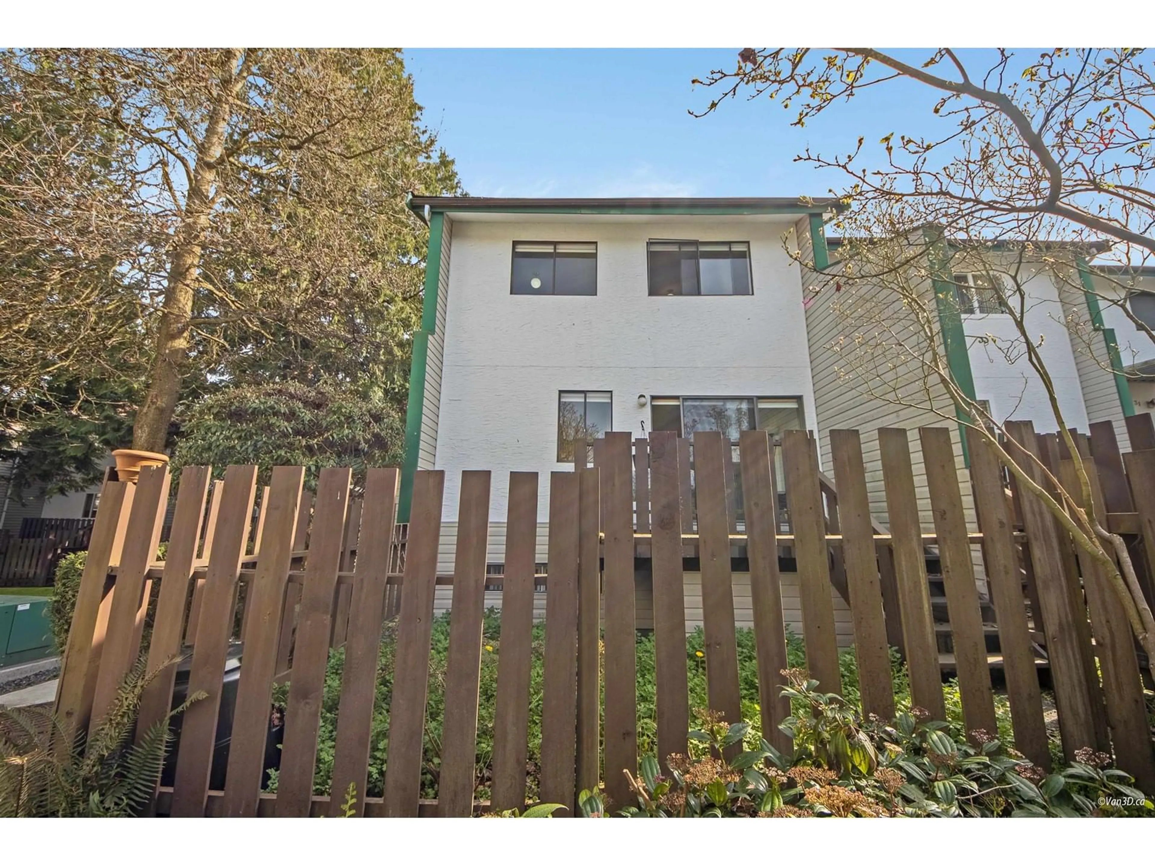 A pic from outside/outdoor area/front of a property/back of a property/a pic from drone, street for 33 - 12045 93A, Surrey British Columbia V3V6B2