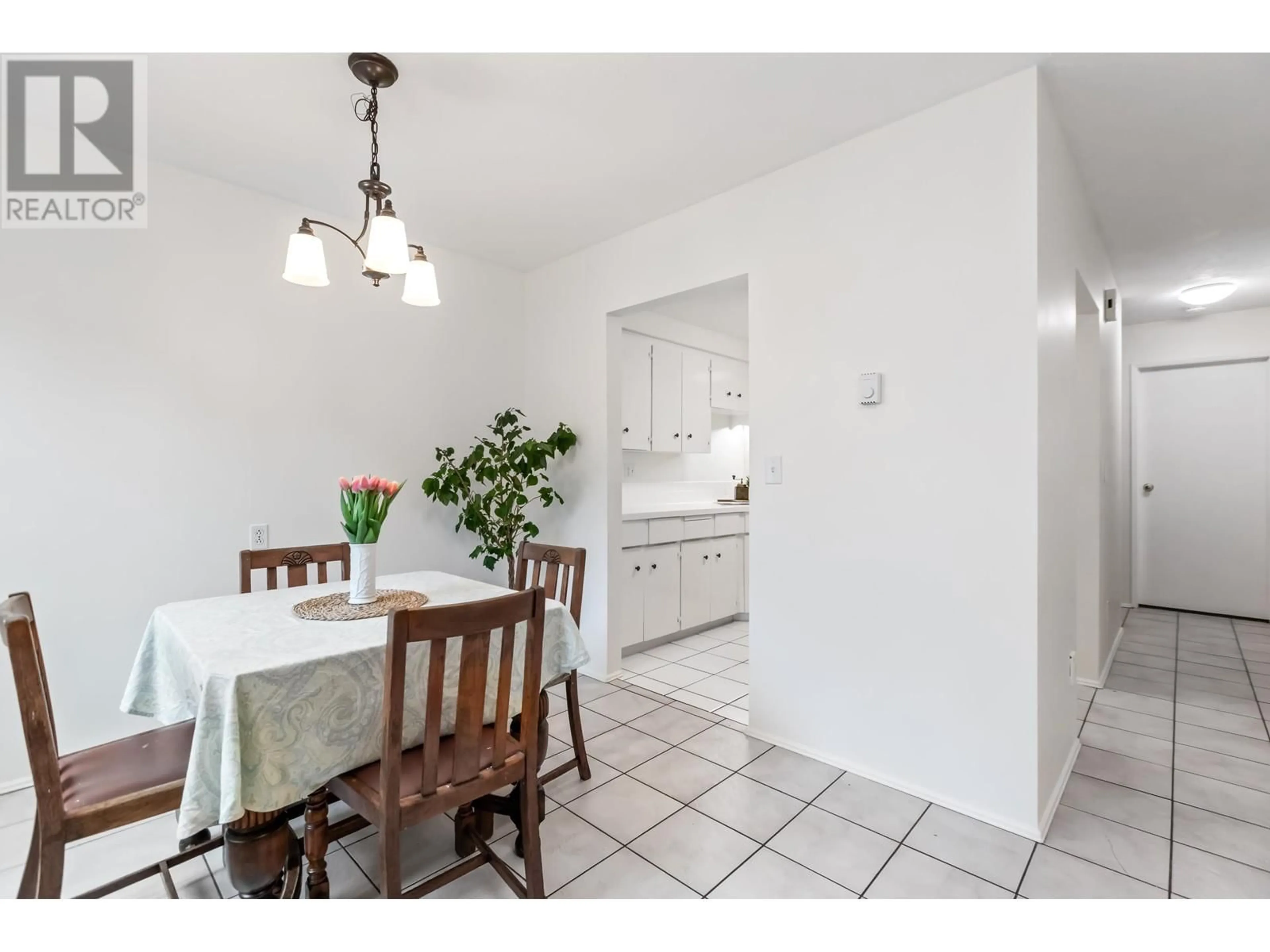 Dining room, ceramic/tile floor for 12165 222 STREET, Maple Ridge British Columbia V2X5W4