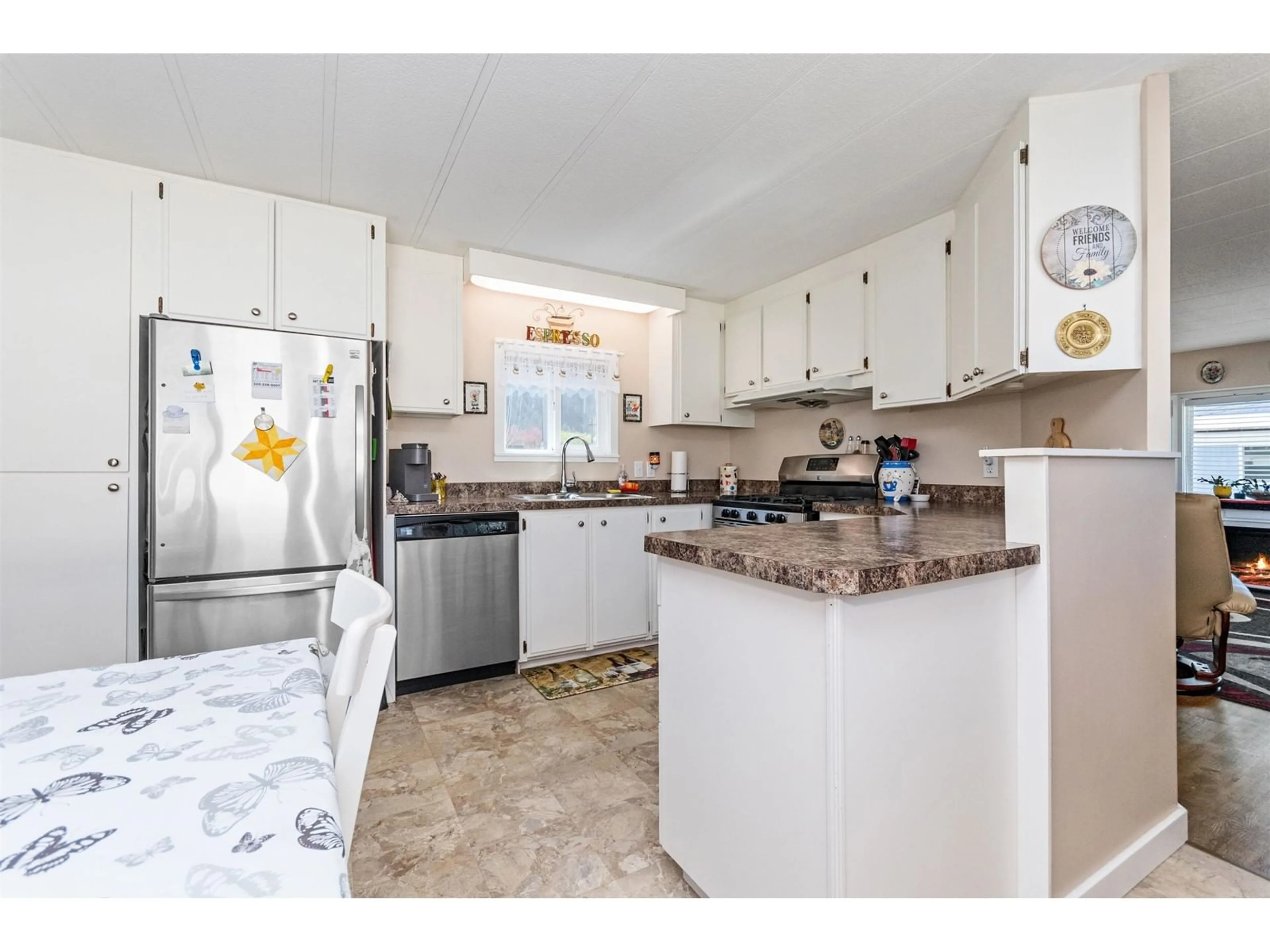 Open concept kitchen, ceramic/tile floor for 18 - 62780 FLOOD HOPE ROAD, Hope British Columbia V0X1L2