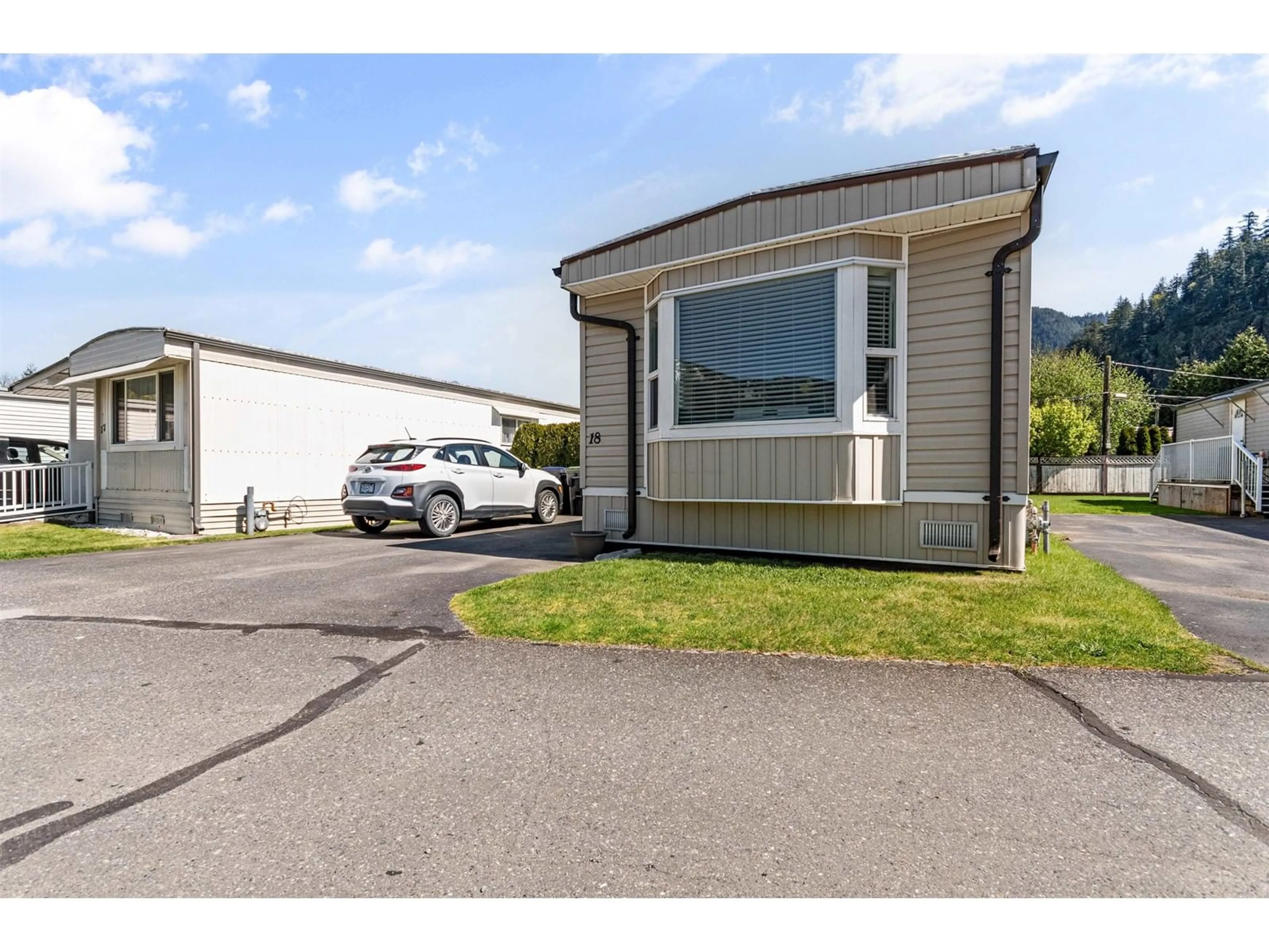 Home with vinyl exterior material, street for 18 - 62780 FLOOD HOPE ROAD, Hope British Columbia V0X1L2
