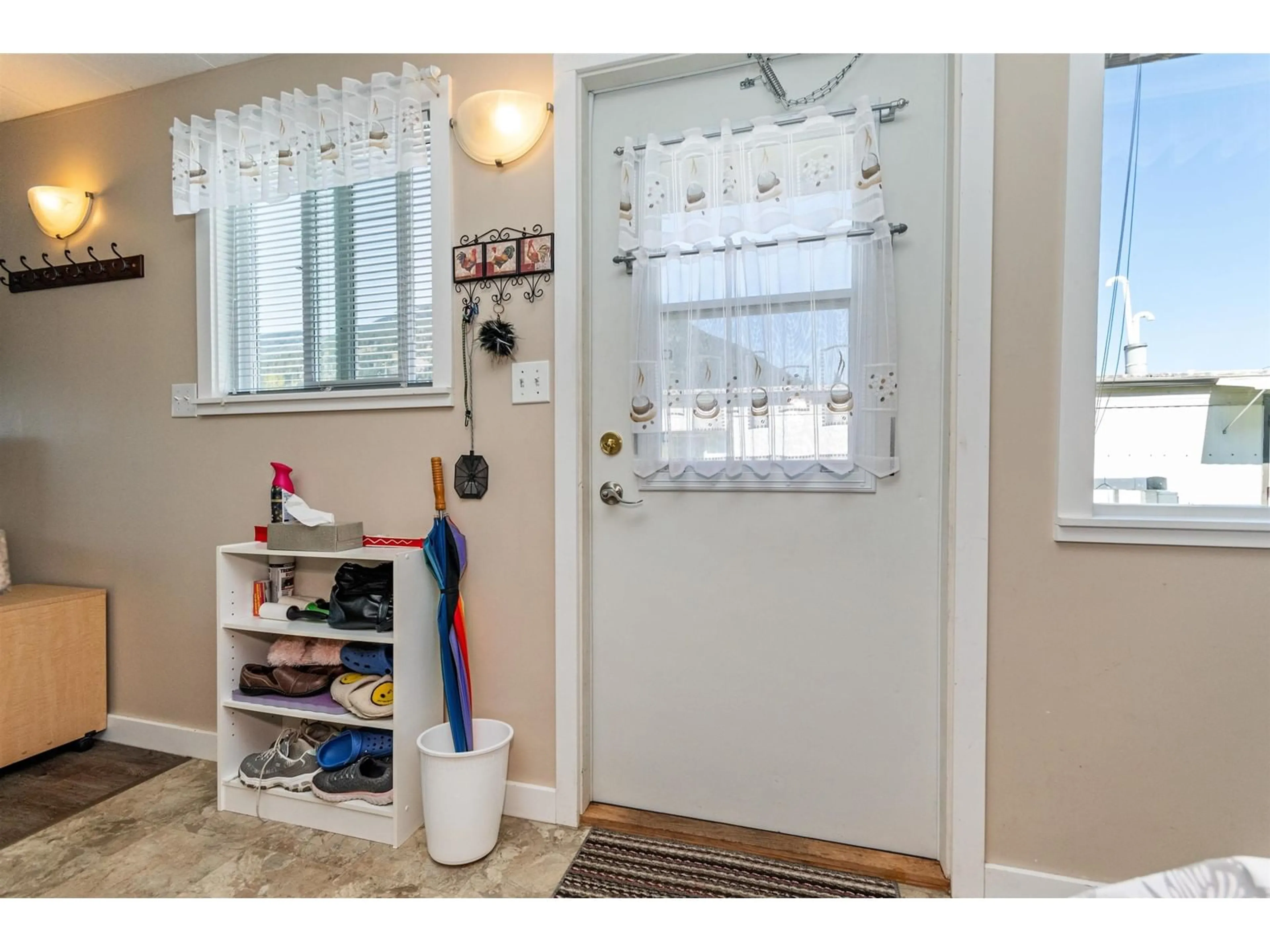 Indoor entryway for 18 - 62780 FLOOD HOPE ROAD, Hope British Columbia V0X1L2