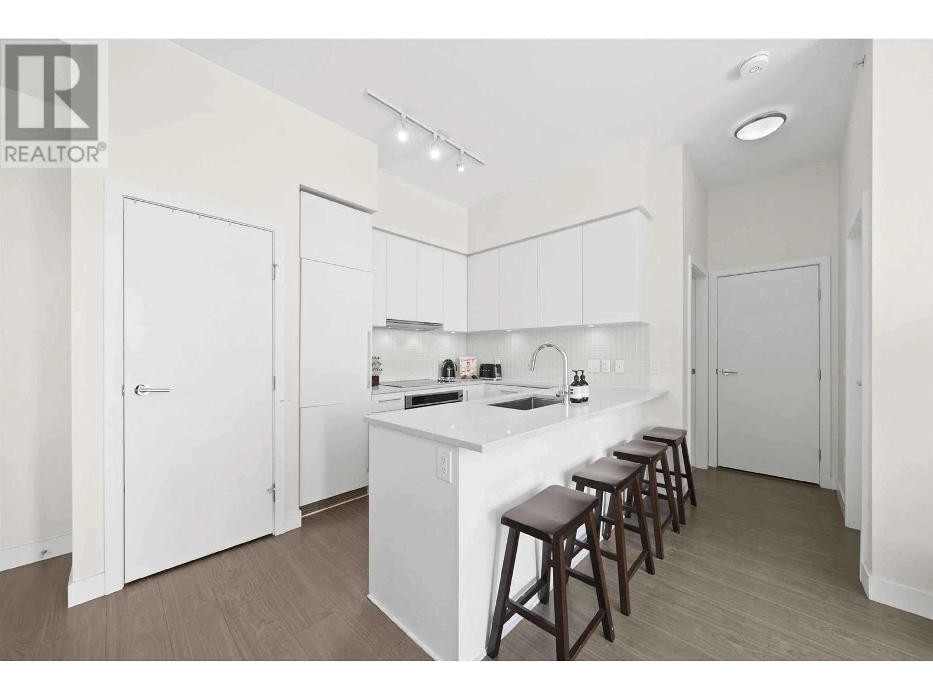 Standard kitchen, unknown for 601 - 668 COLUMBIA STREET, New Westminster British Columbia V3M1A9