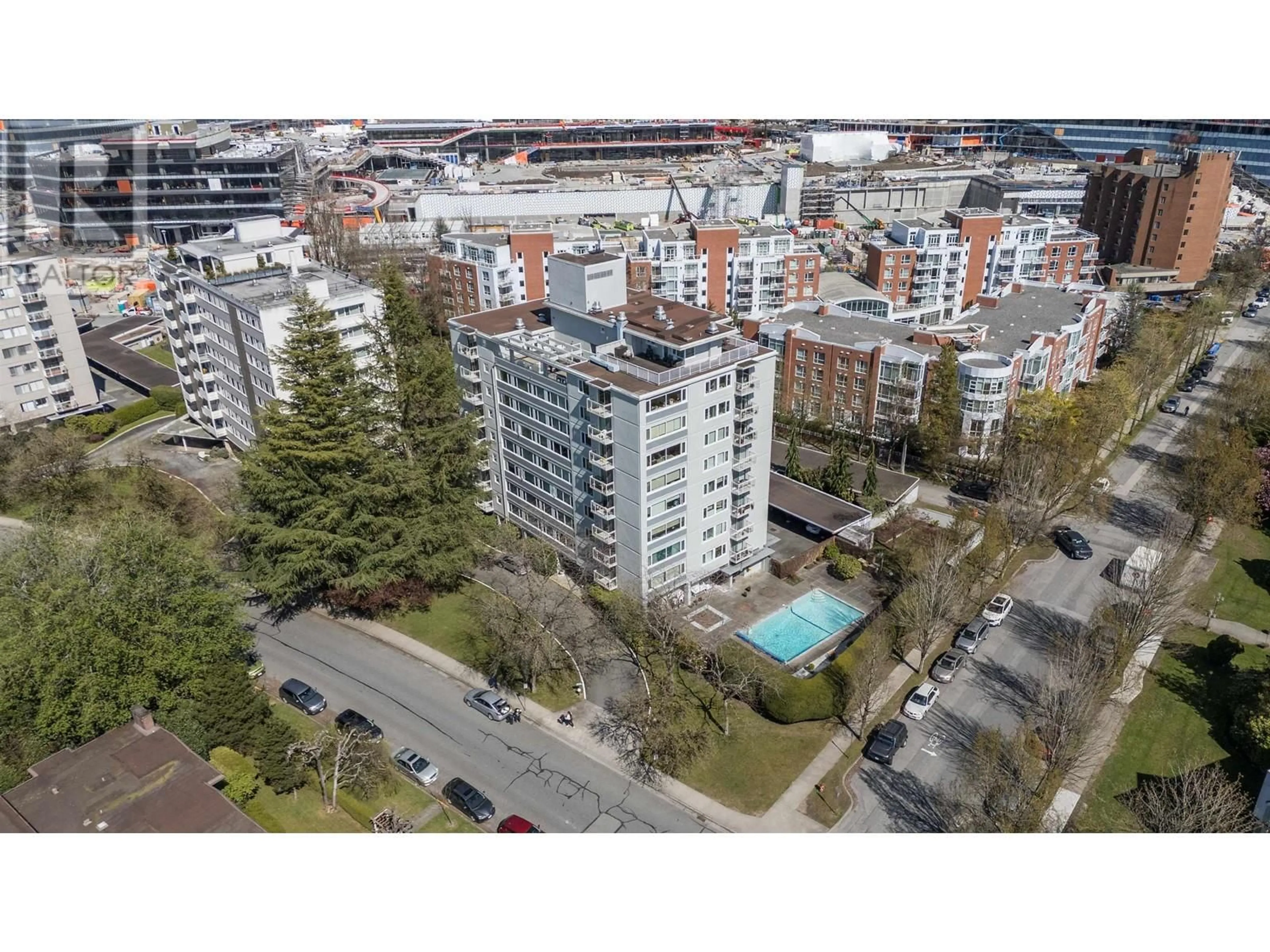 A pic from outside/outdoor area/front of a property/back of a property/a pic from drone, city buildings view from balcony for 204 - 6076 TISDALL STREET, Vancouver British Columbia V5Z3N2
