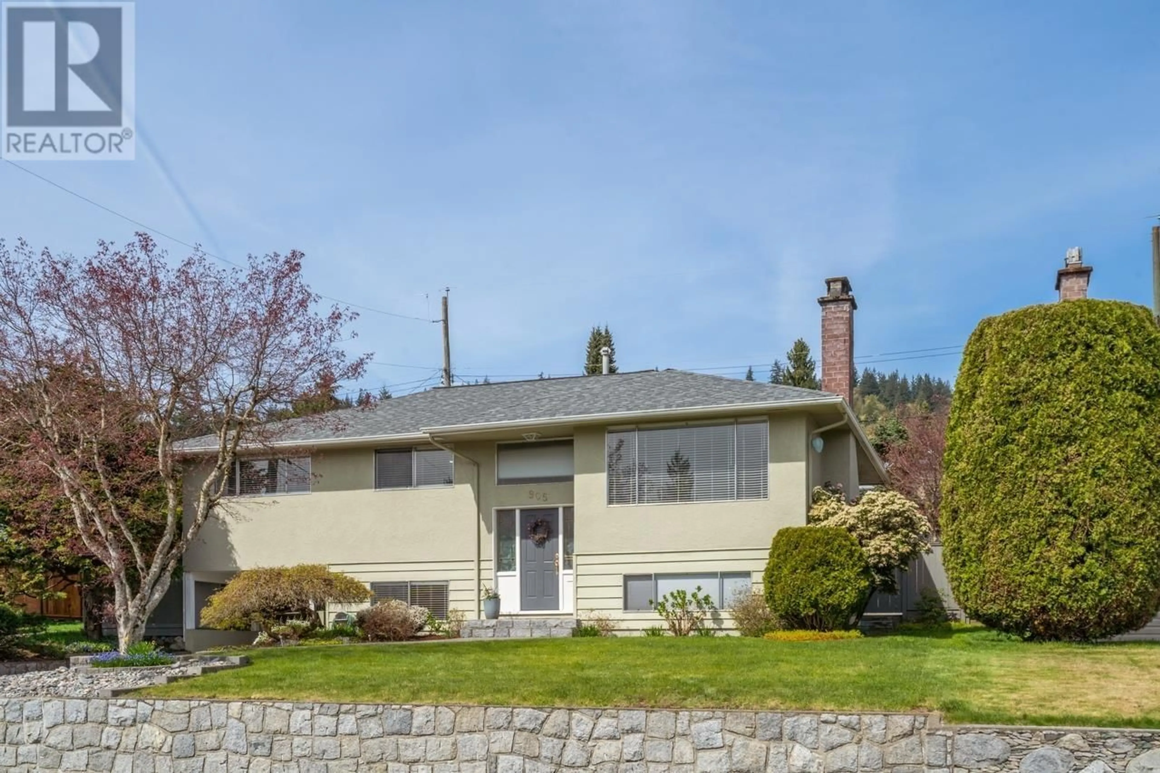 Home with vinyl exterior material, street for 905 GLENCOE DRIVE, Port Moody British Columbia V3H1H2