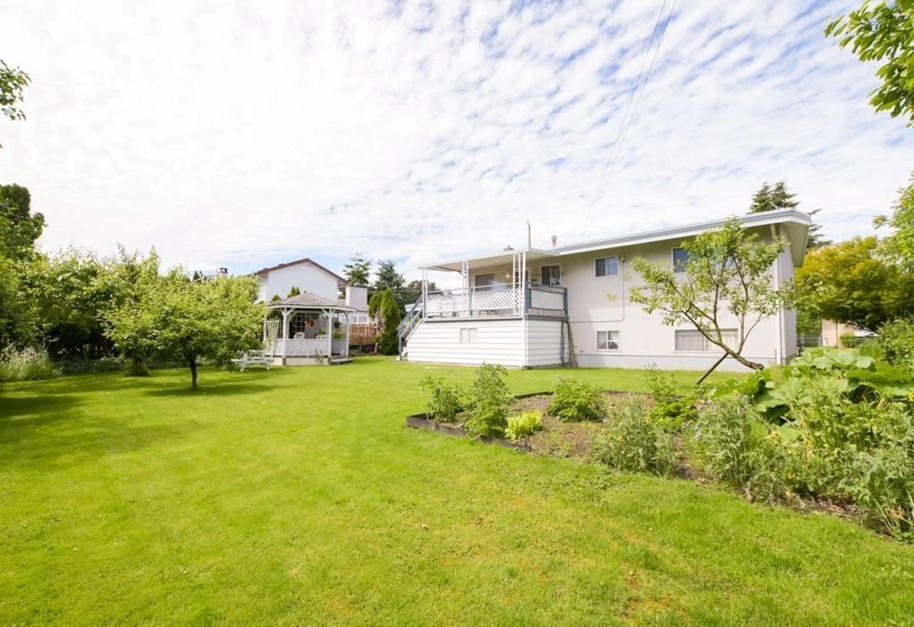 A pic from outside/outdoor area/front of a property/back of a property/a pic from drone, unknown for 46220 LARCH AVENUE, Chilliwack British Columbia V2P1E6