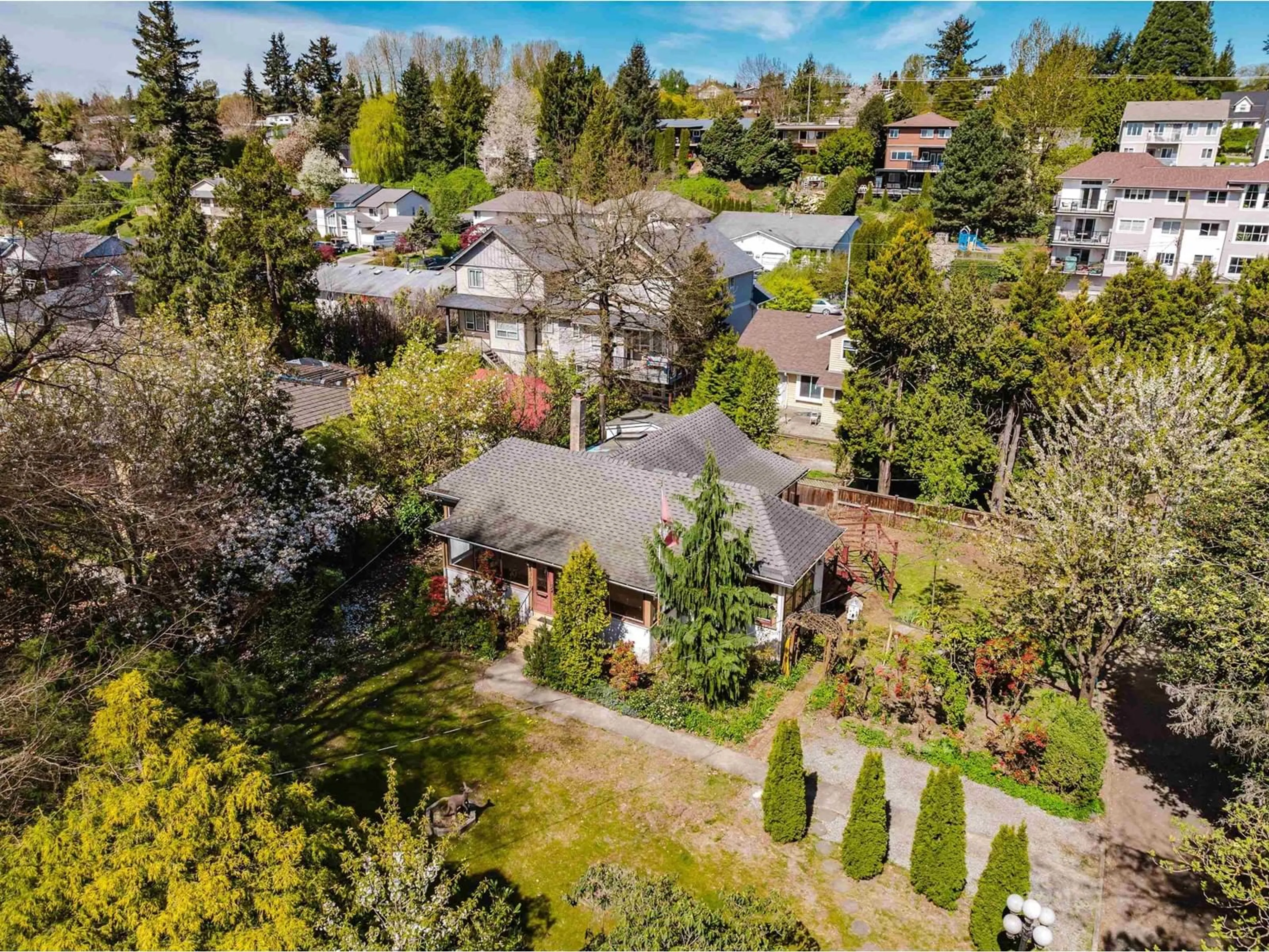 A pic from outside/outdoor area/front of a property/back of a property/a pic from drone, street for 33601 1ST, Mission British Columbia V2V1H3