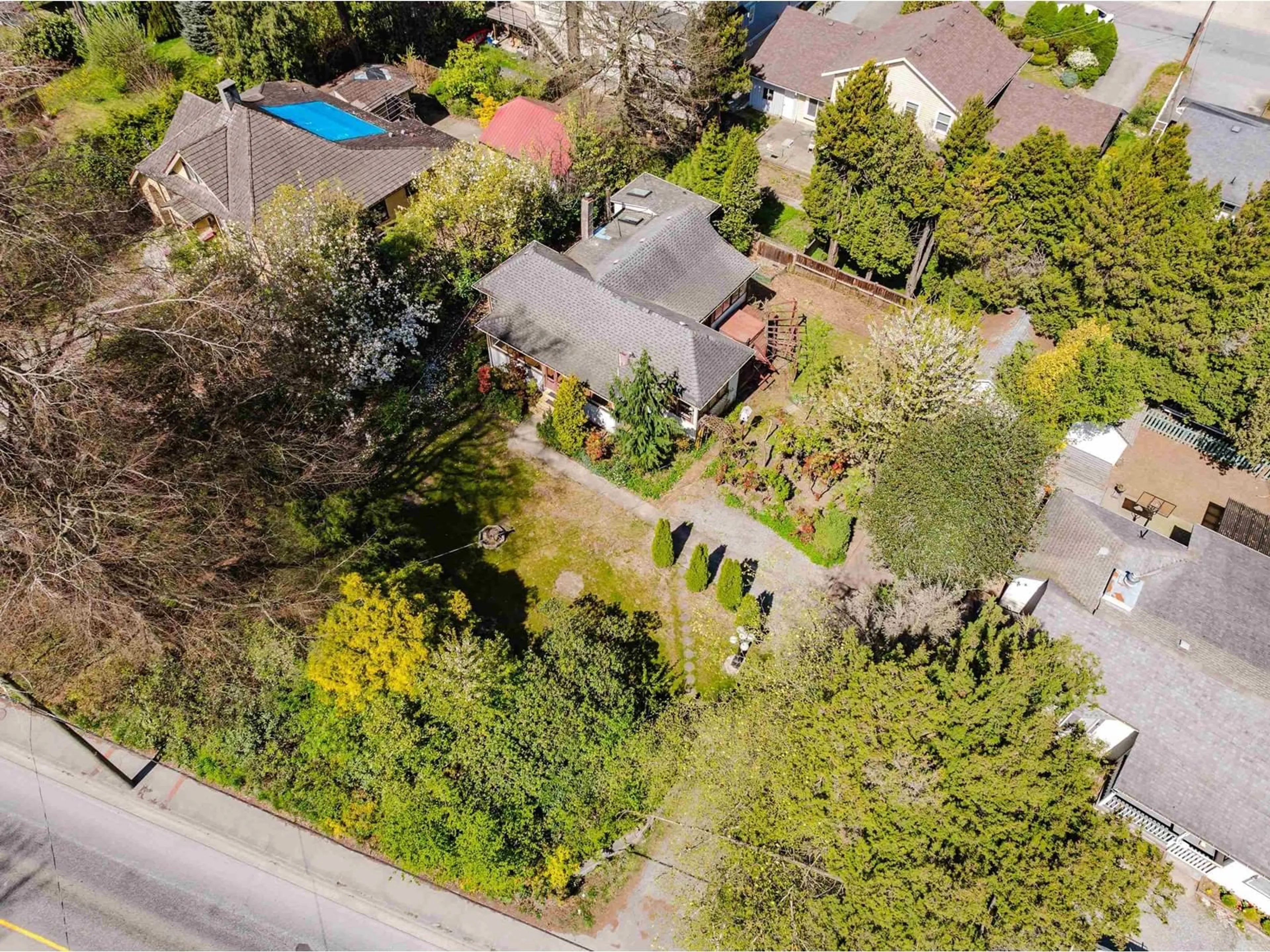 A pic from outside/outdoor area/front of a property/back of a property/a pic from drone, street for 33601 1ST, Mission British Columbia V2V1H3