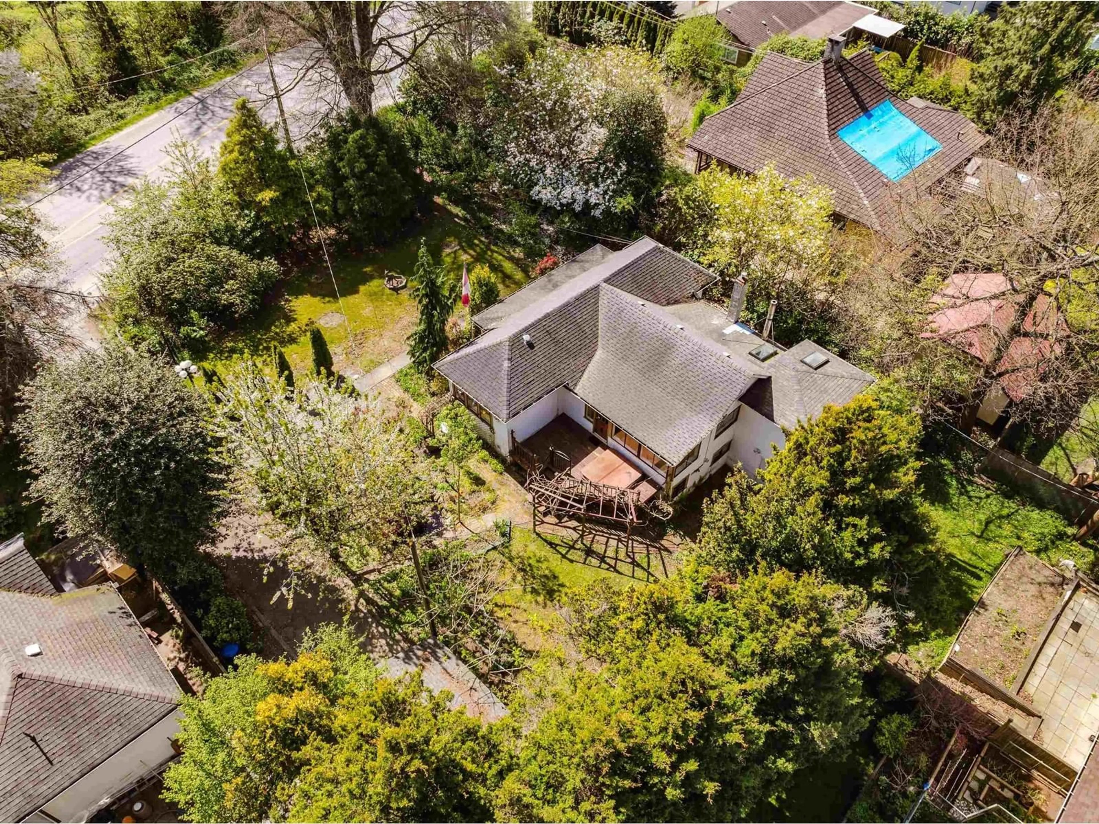 A pic from outside/outdoor area/front of a property/back of a property/a pic from drone, street for 33601 1ST, Mission British Columbia V2V1H3