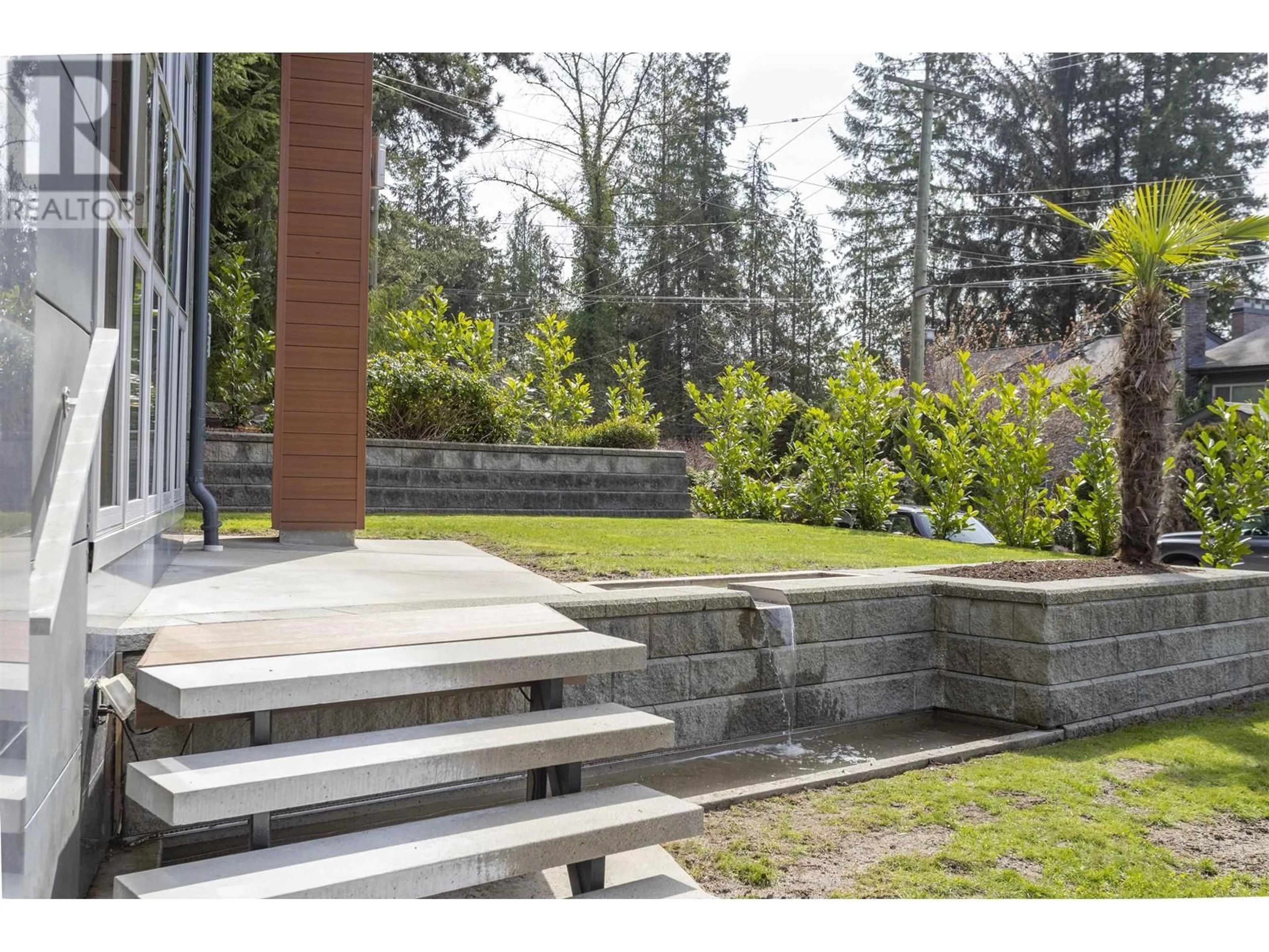 Patio, unknown for 568 PALISADE DRIVE, North Vancouver British Columbia V7R2J1