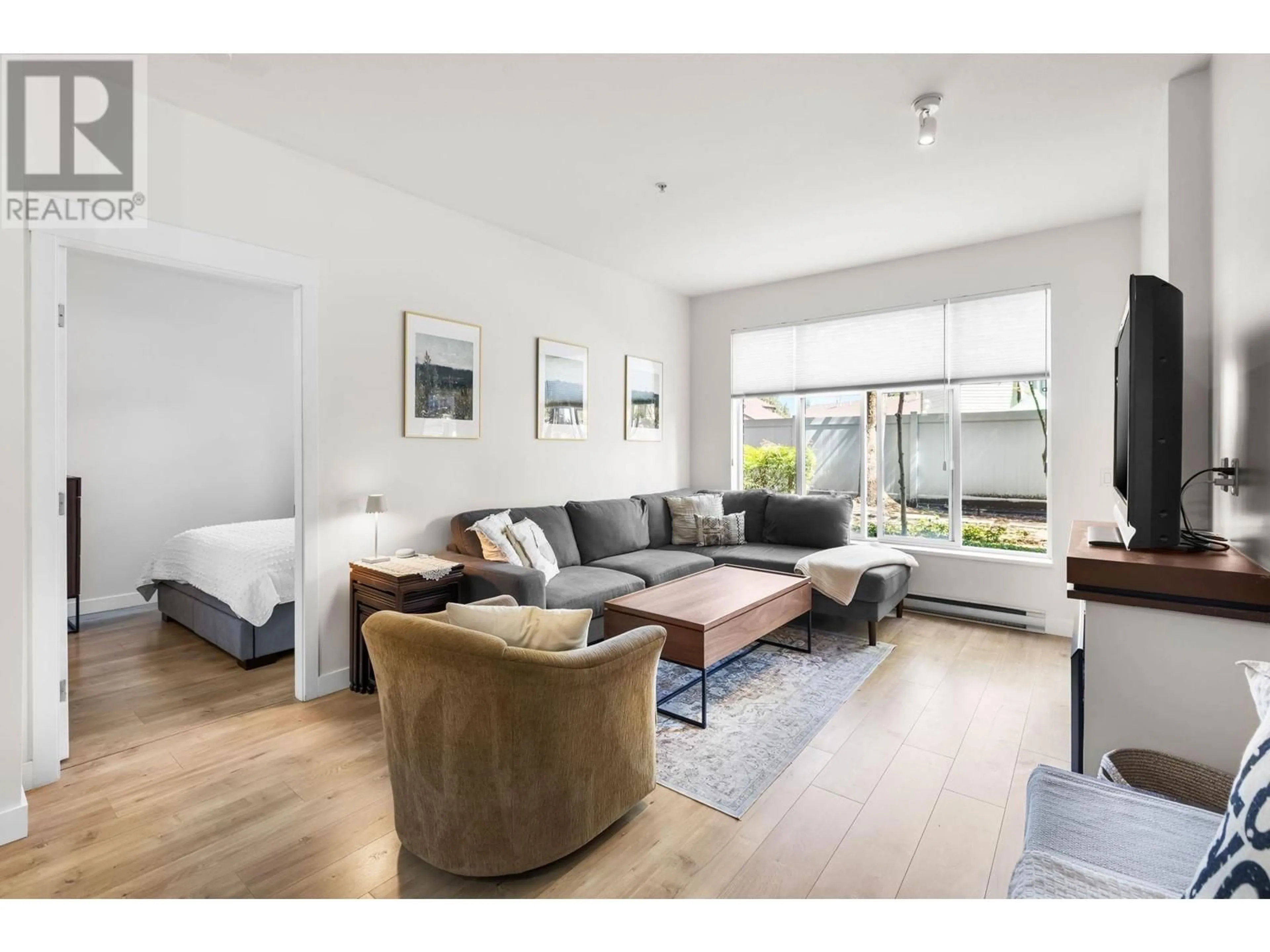 Living room with furniture, unknown for 105 - 11950 HARRIS ROAD, Pitt Meadows British Columbia V3Y0B7