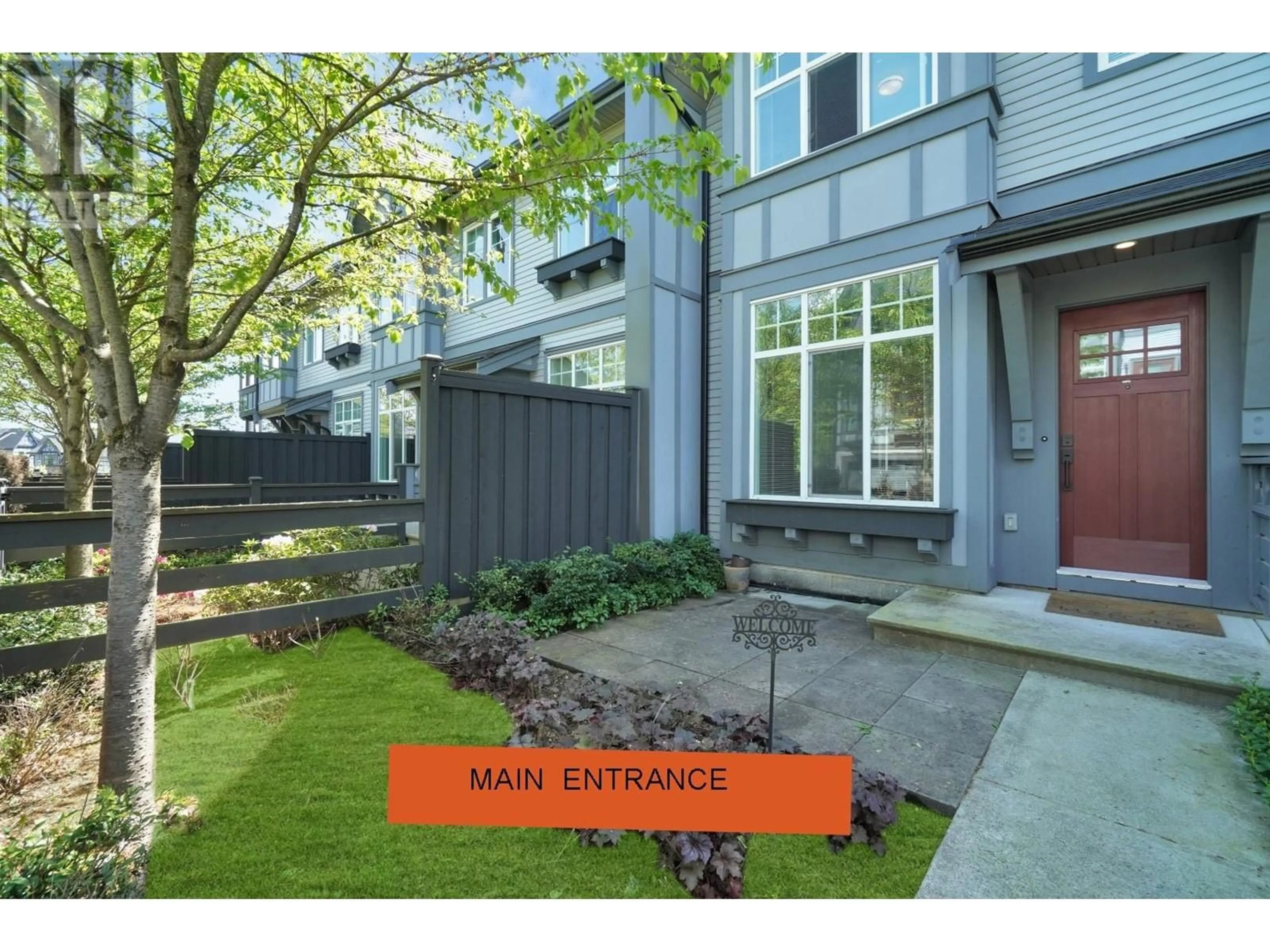 Indoor entryway for 11 - 1221 ROCKLIN STREET, Coquitlam British Columbia V3B0N7