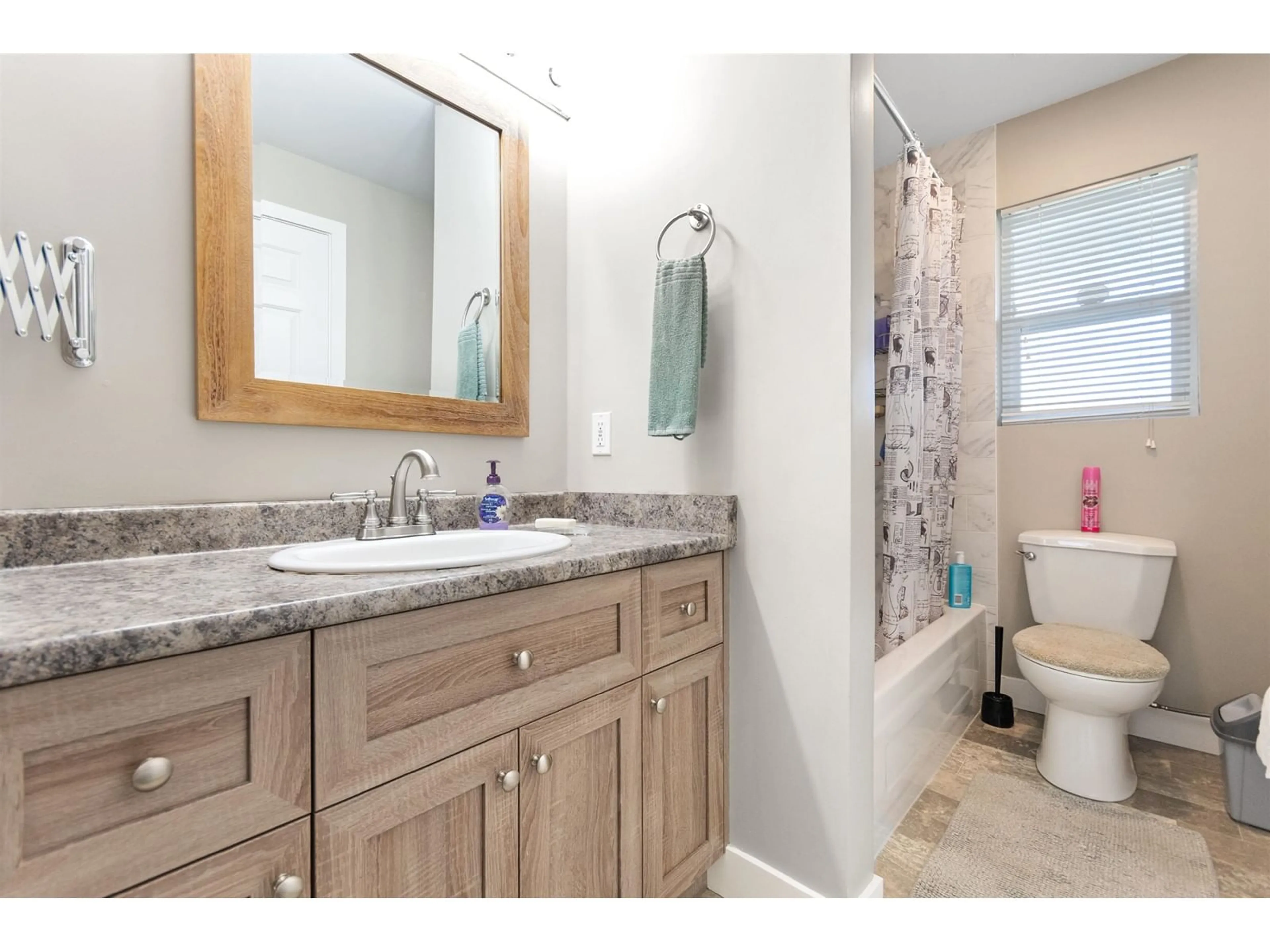 Standard bathroom, ceramic/tile floor for 10243 ROYALWOOD BOULEVARD, Rosedale British Columbia V0X1X1