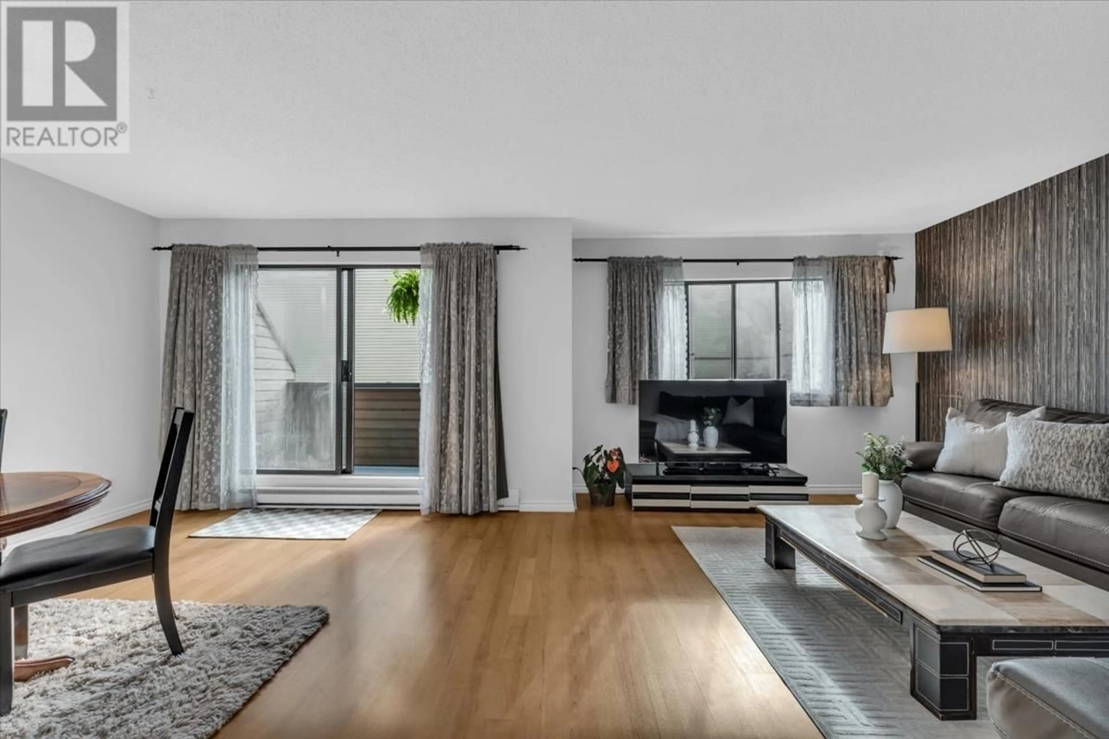 Living room with furniture, unknown for 3295 MOUNTAIN HIGHWAY, North Vancouver British Columbia V7K2H4
