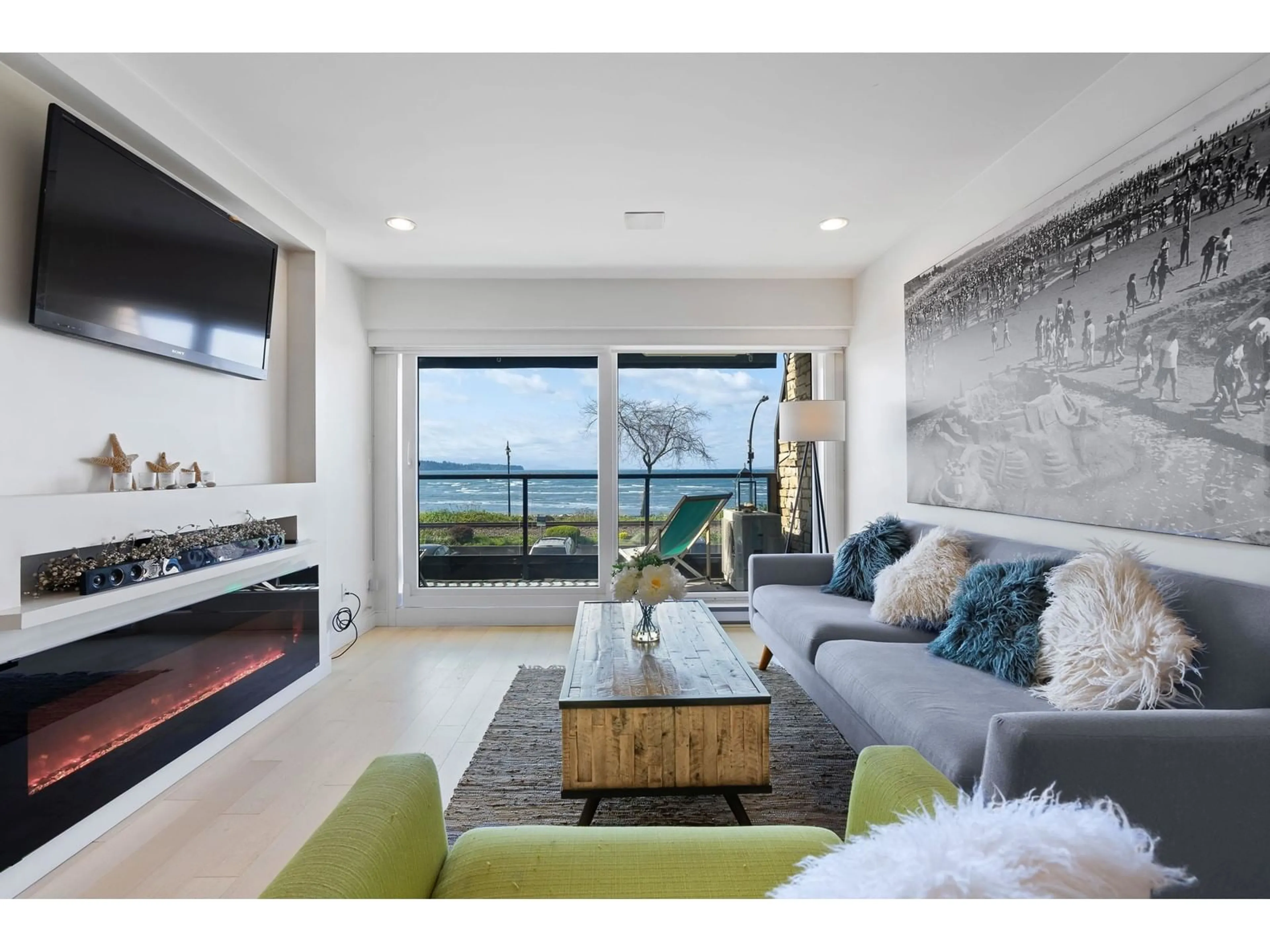 Living room with furniture, unknown for 202 - 15581 MARINE, White Rock British Columbia V4B1C9