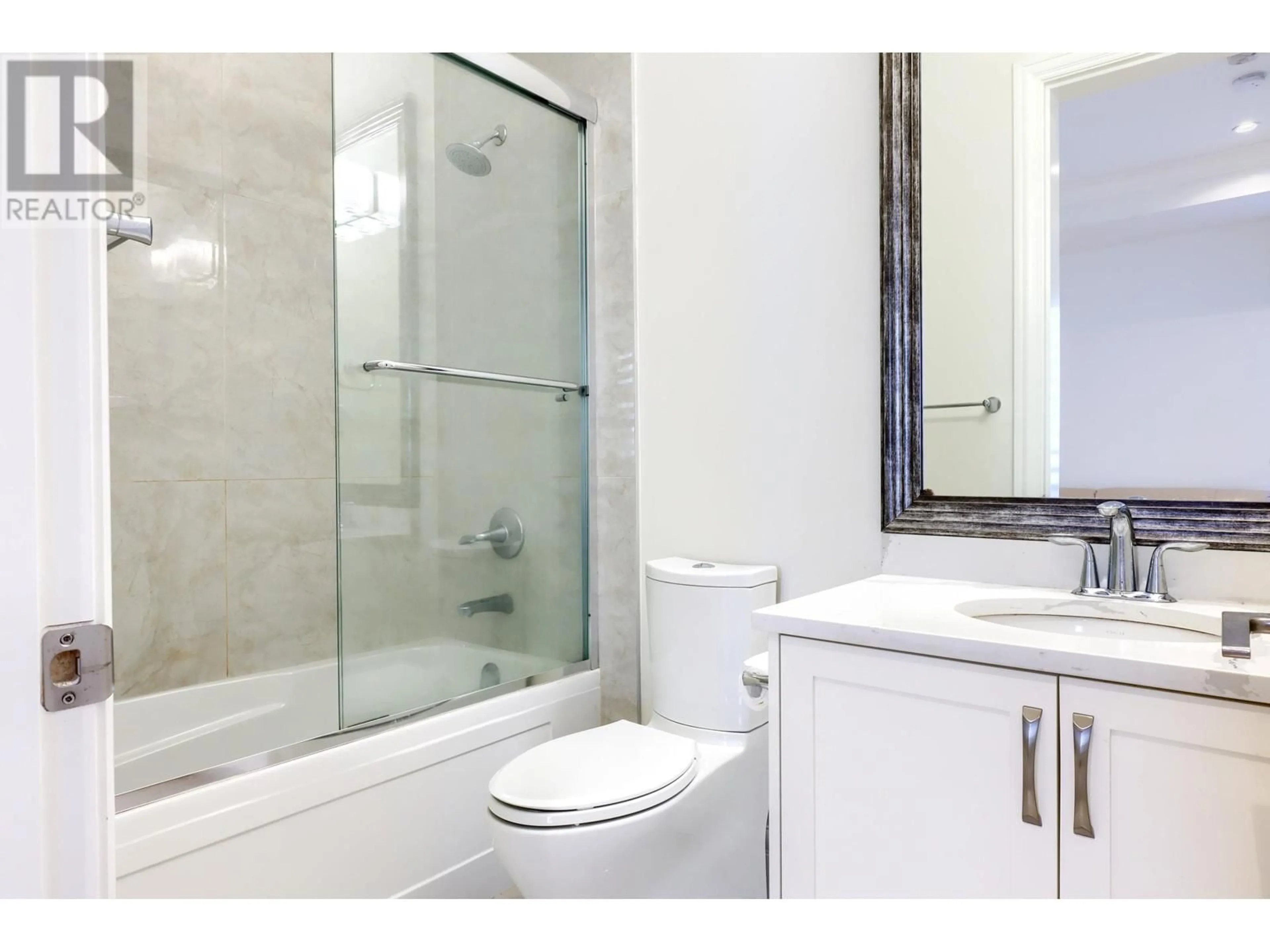Standard bathroom, ceramic/tile floor for 11991 NO. 2 ROAD, Richmond British Columbia V7E2E9