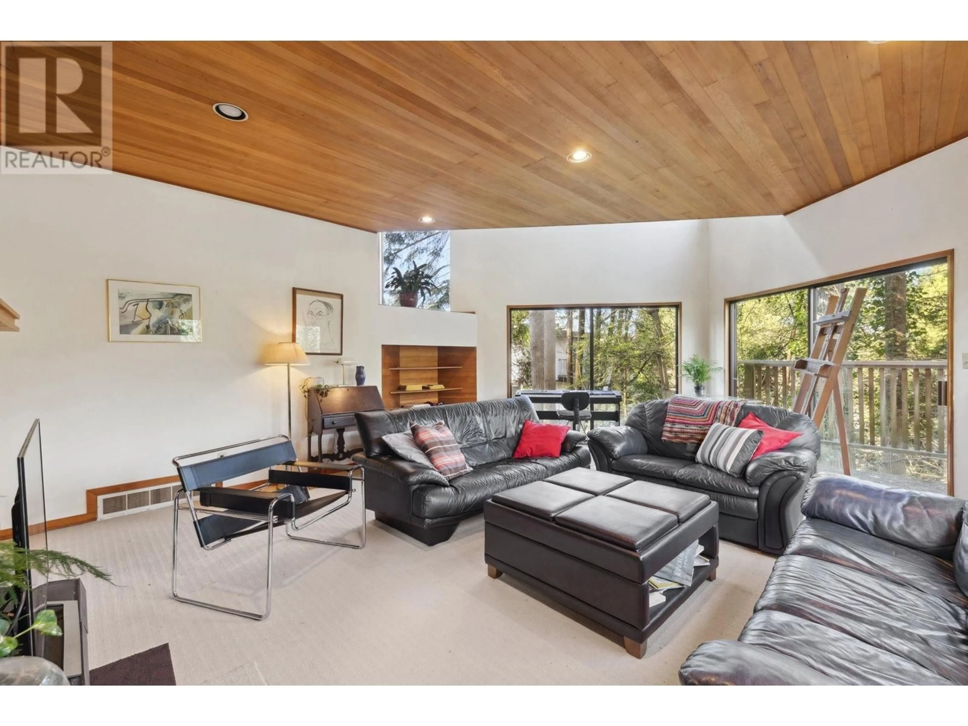 Living room with furniture, wood/laminate floor for 2240 WINDRIDGE DRIVE, North Vancouver British Columbia V7H1B5