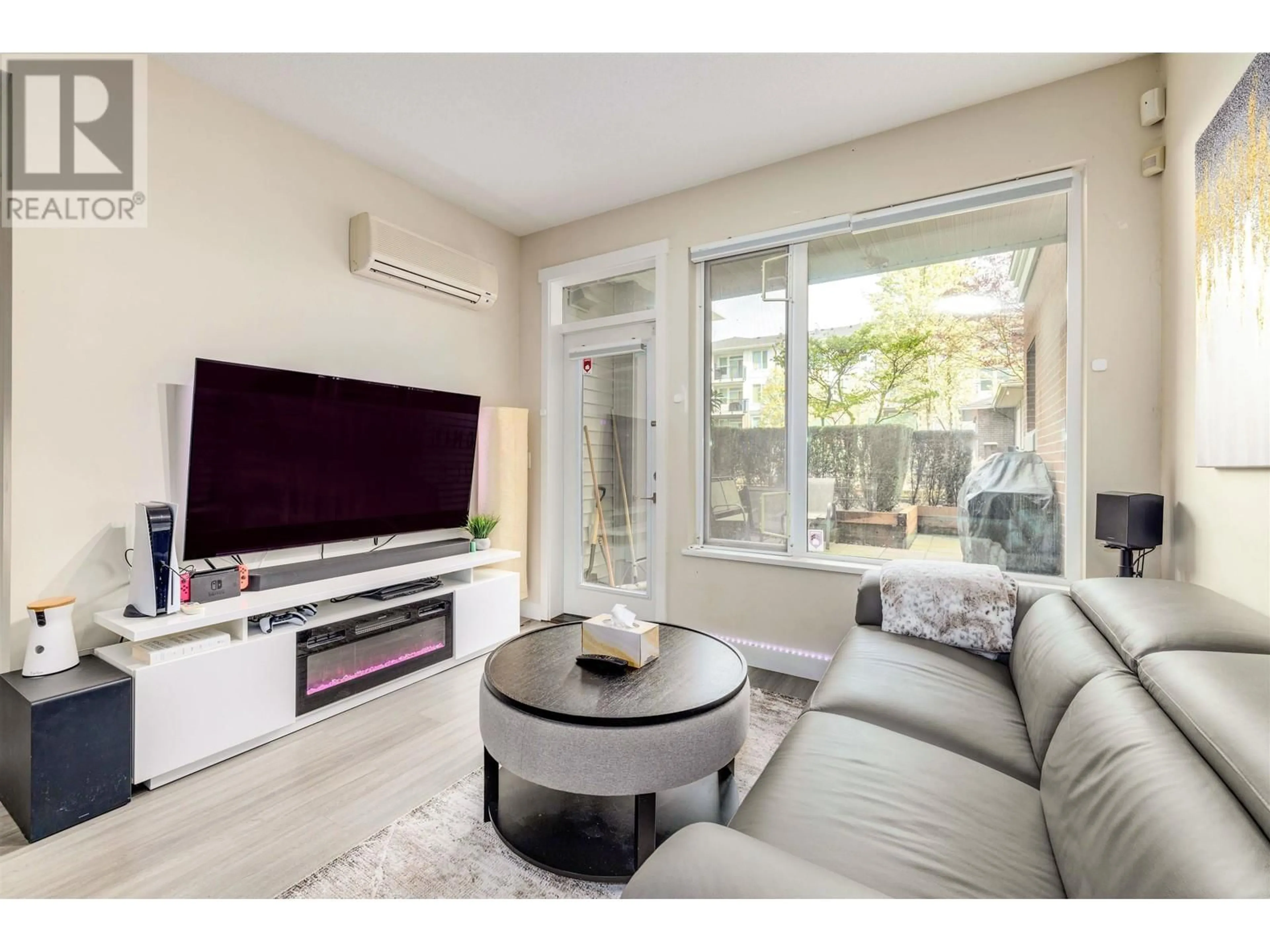 Living room with furniture, unknown for 122 - 9399 ODLIN ROAD, Richmond British Columbia V6X1E1