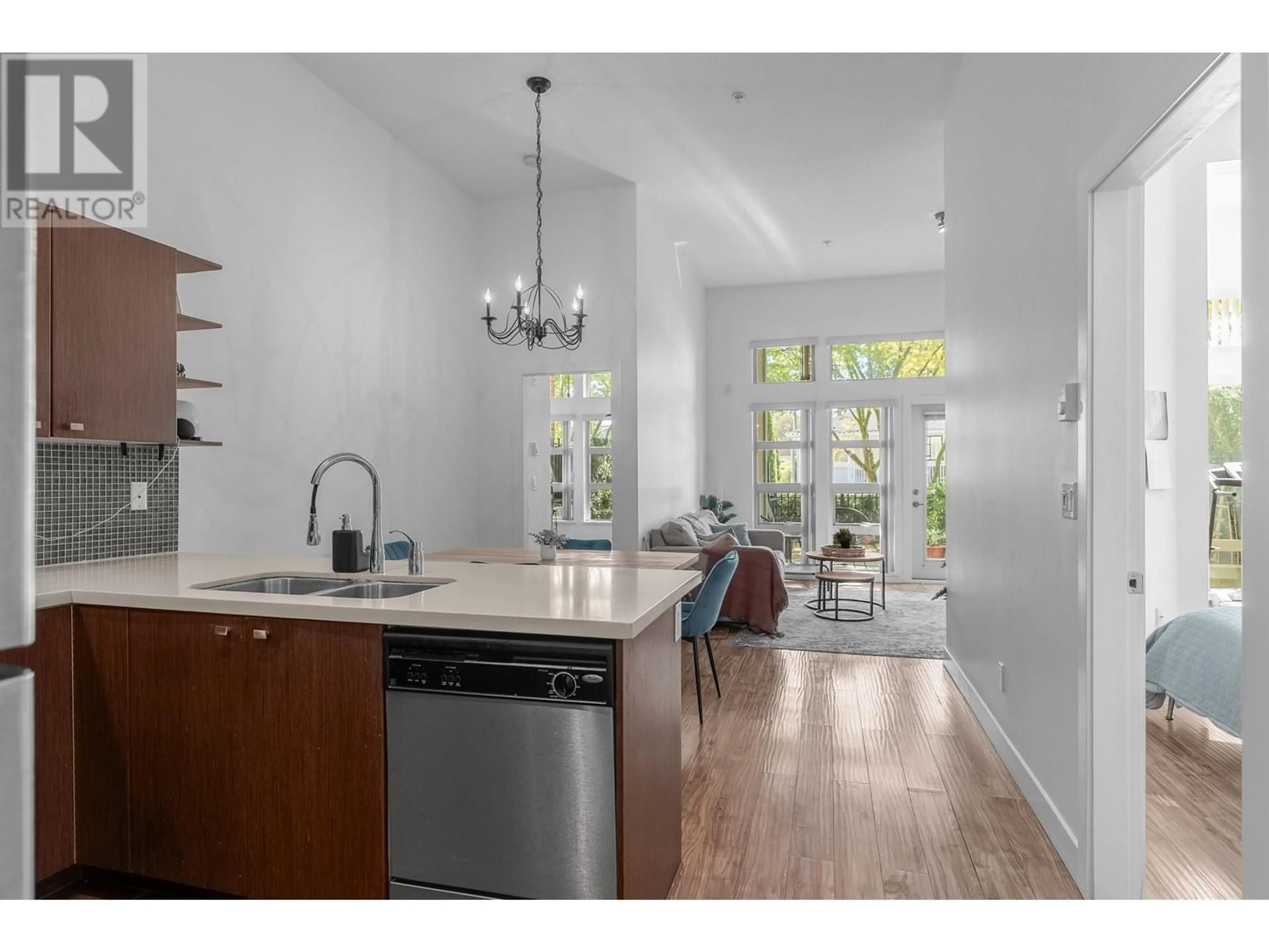Open concept kitchen, unknown for 116 - 738 29TH AVENUE, Vancouver British Columbia V5V0B6