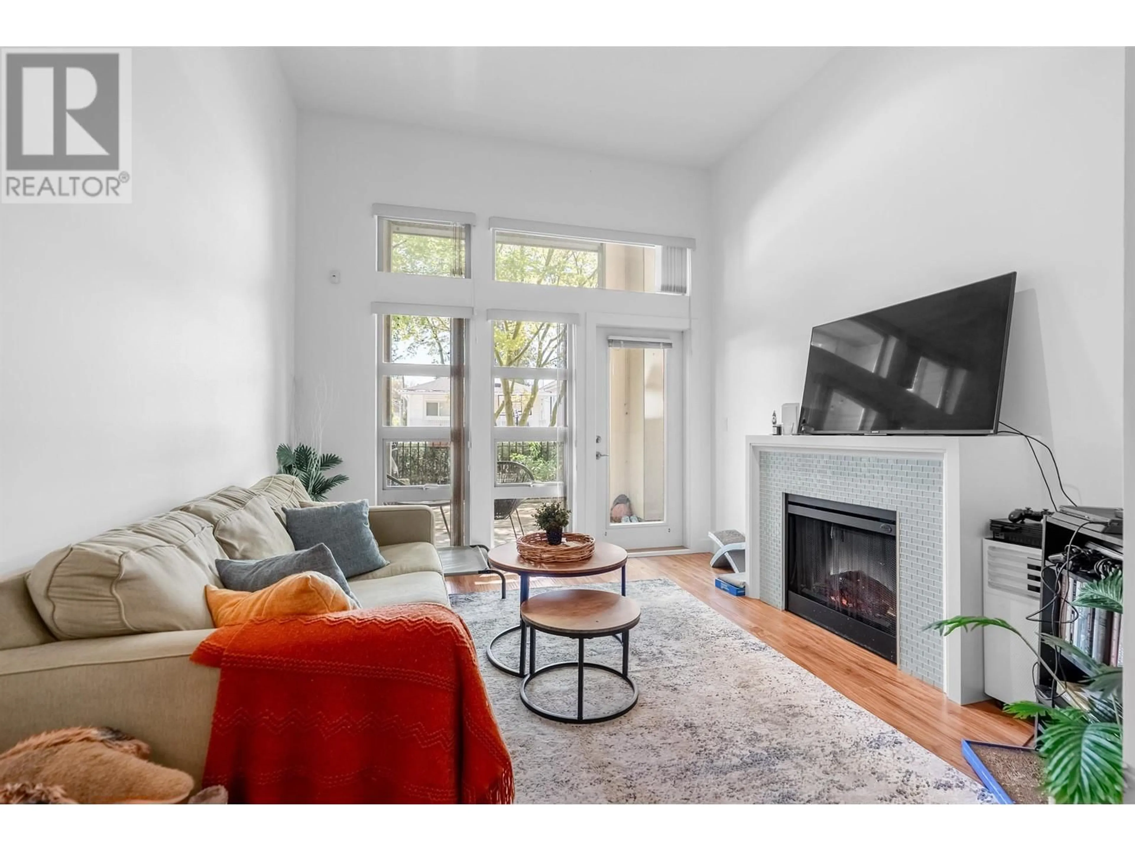 Living room with furniture, unknown for 116 - 738 29TH AVENUE, Vancouver British Columbia V5V0B6