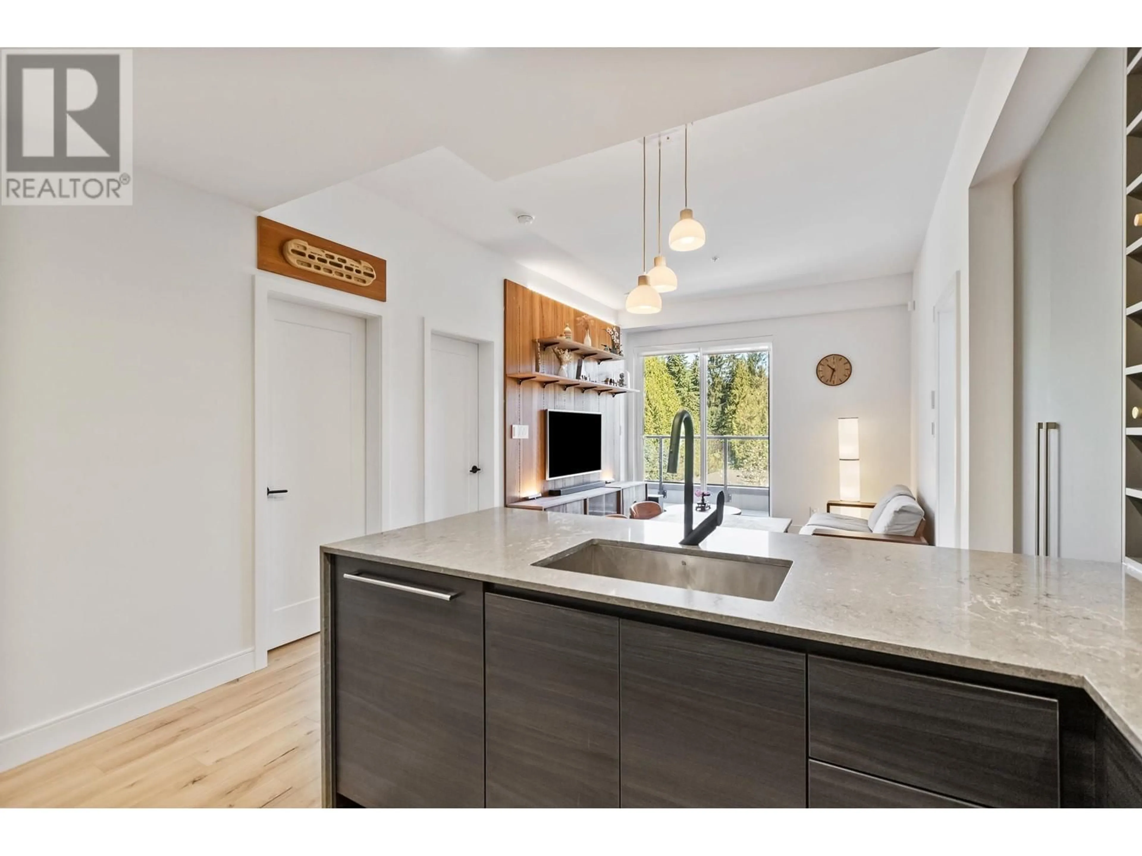 Open concept kitchen, wood/laminate floor for 424 - 55 KLAHANIE DRIVE, Port Moody British Columbia V3H0M9