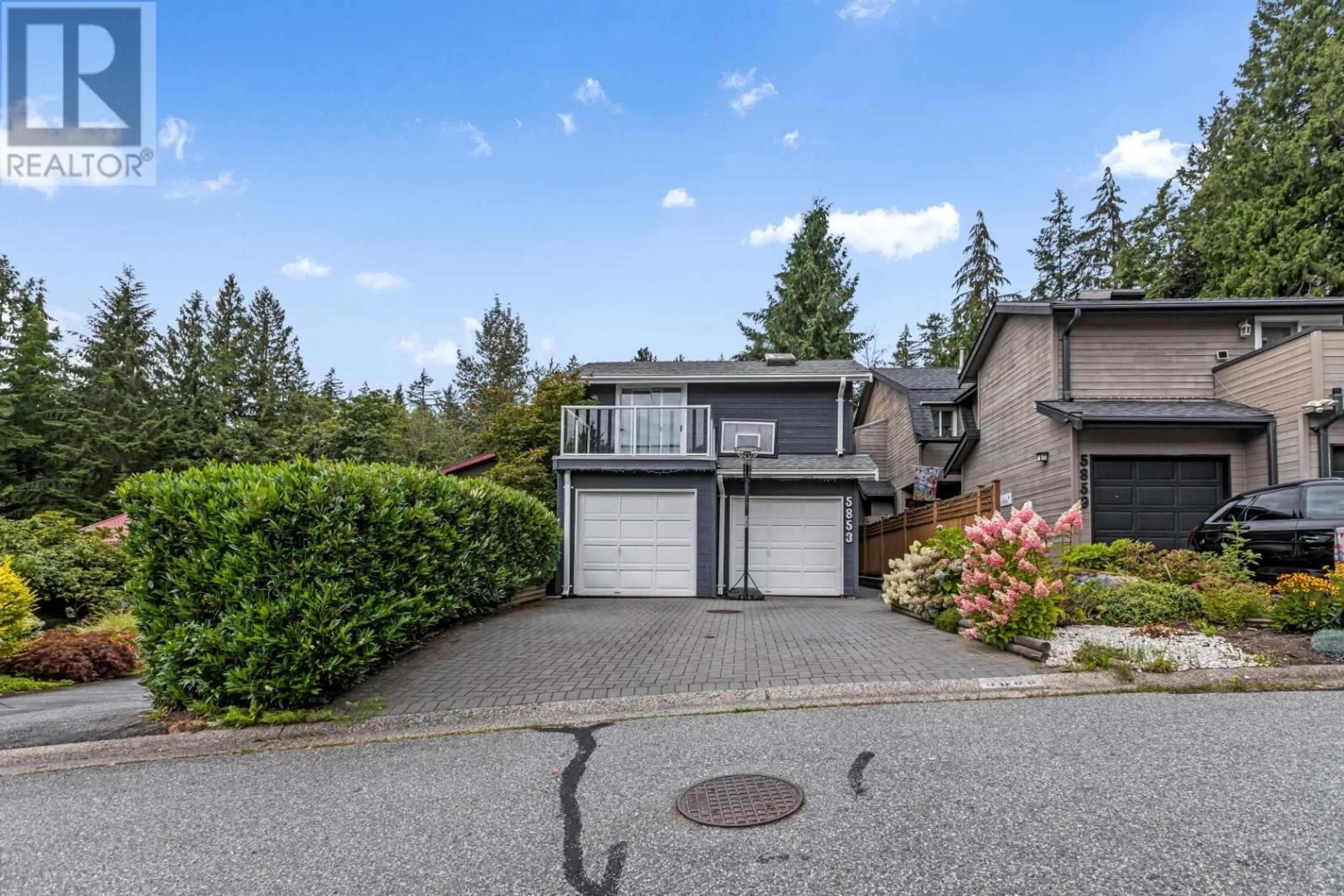 A pic from outside/outdoor area/front of a property/back of a property/a pic from drone, unknown for 5853 GROUSEWOODS CRESCENT, North Vancouver British Columbia V7R4V3