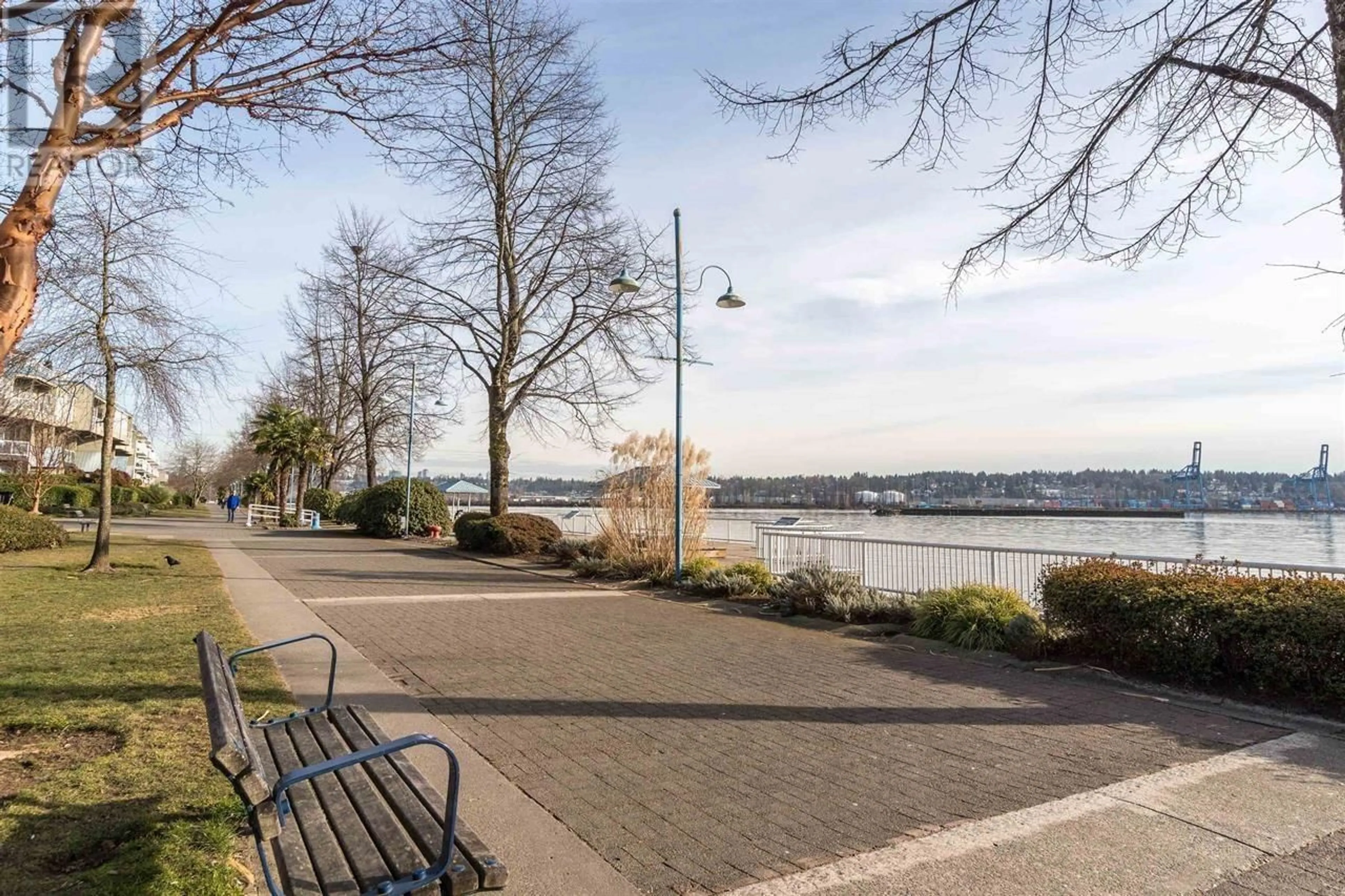 Patio, water/lake/river/ocean view for 119 - 1150 QUAYSIDE DRIVE, New Westminster British Columbia V3M6E1