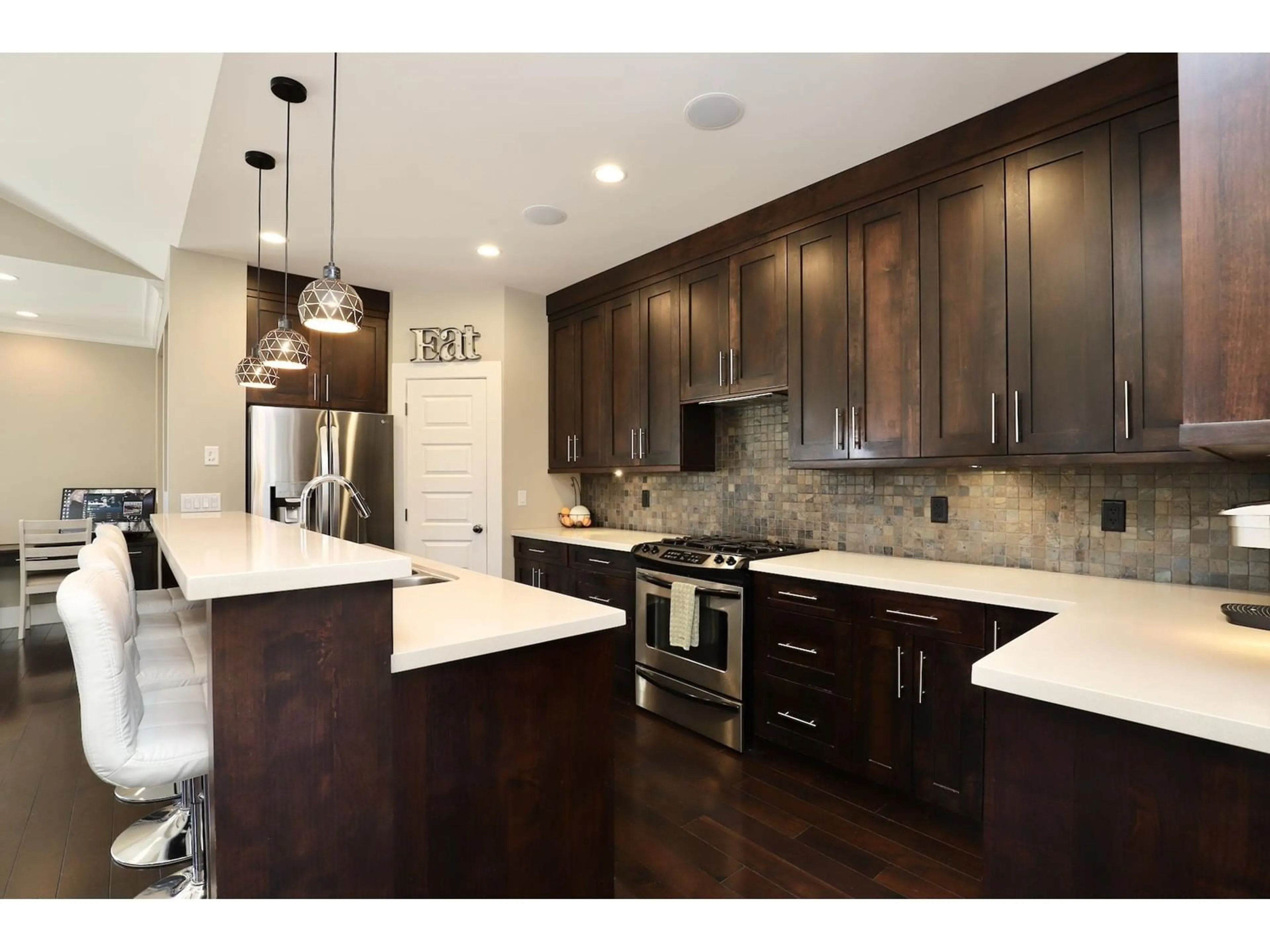 Contemporary kitchen, wood/laminate floor for 45398 MAGDALENA PLACE, Cultus Lake British Columbia V2R0K7