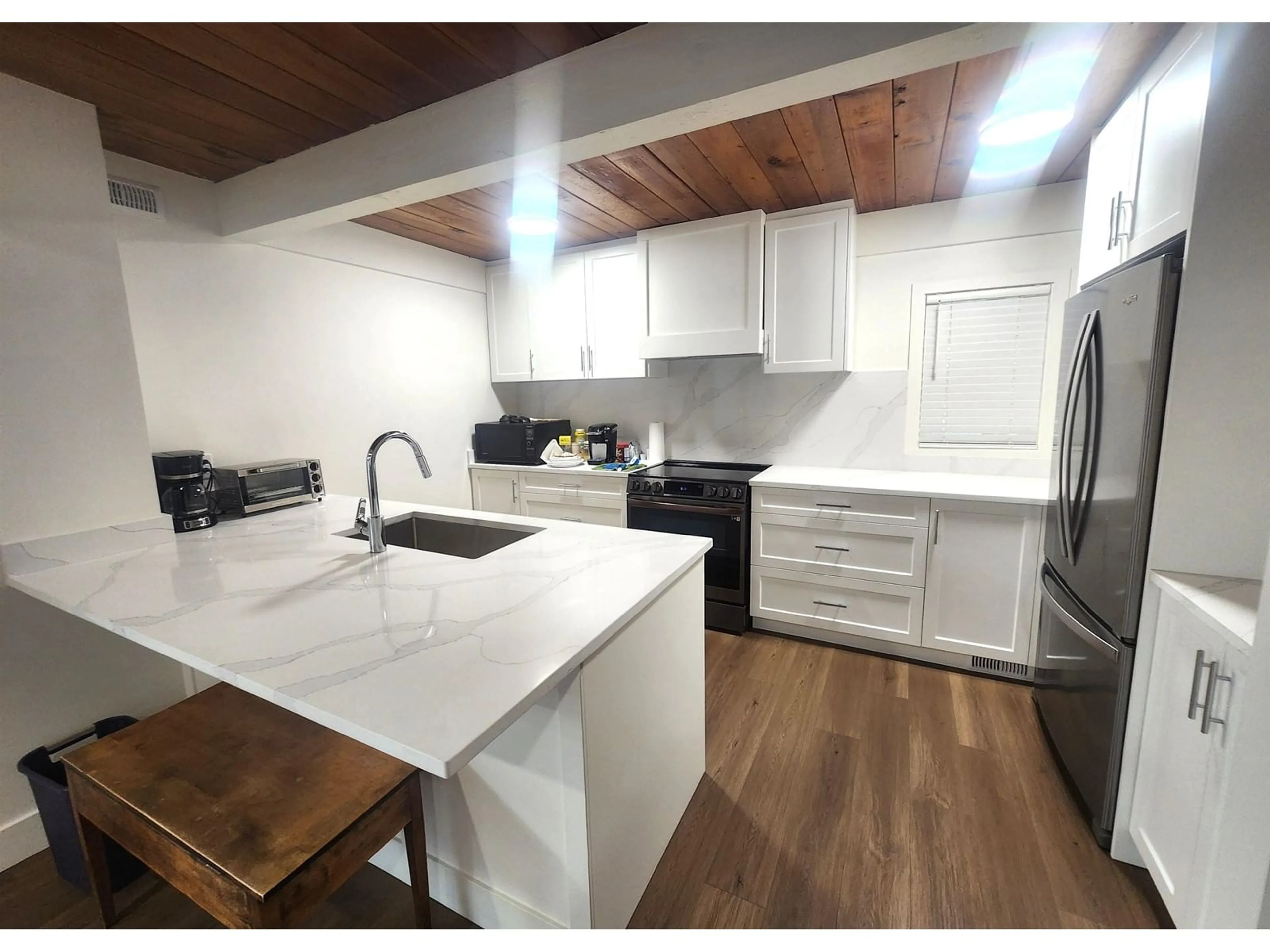 Open concept kitchen, unknown for 11631 98, Surrey British Columbia V3V2J1