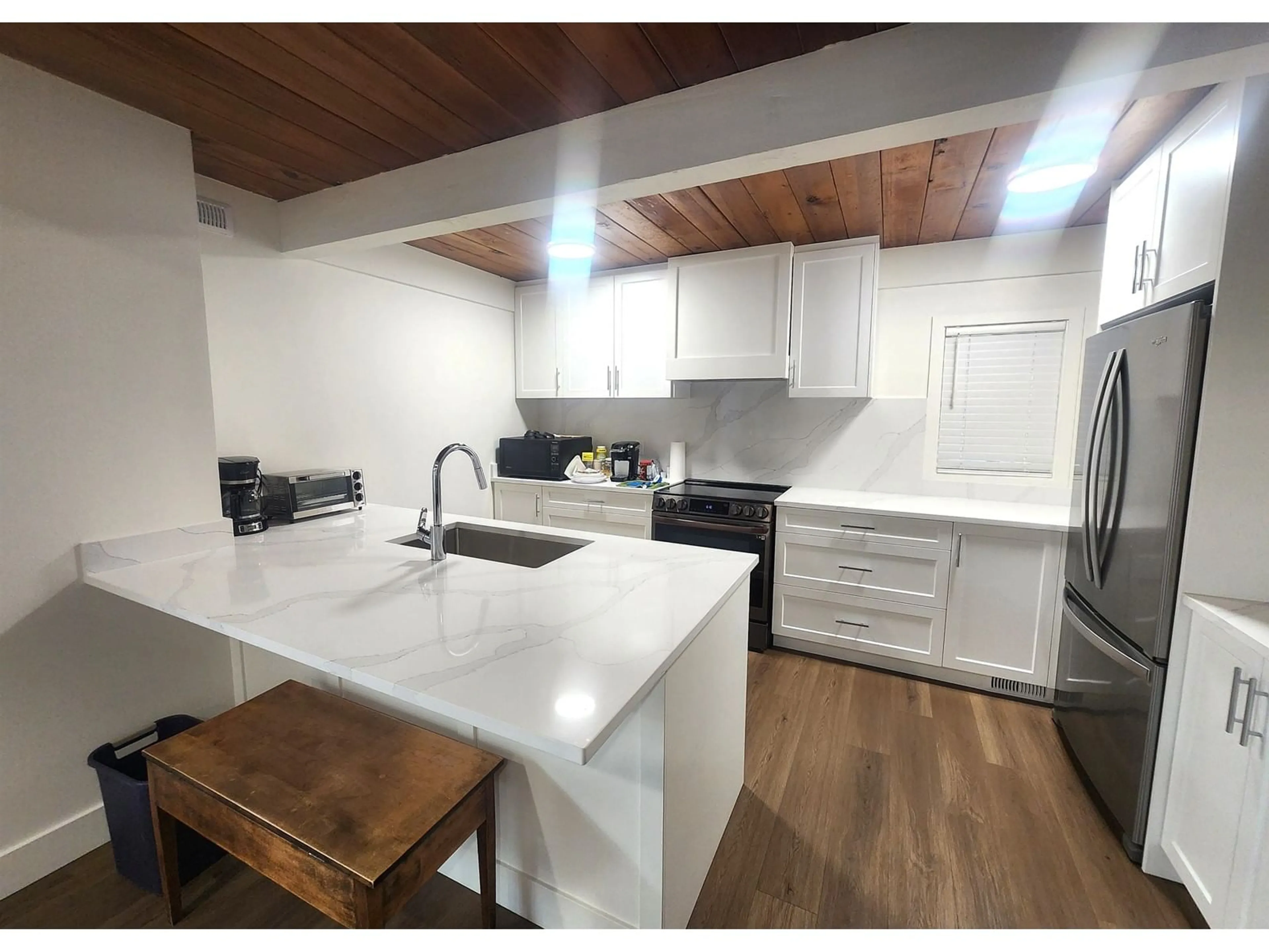 Open concept kitchen, unknown for 11631 98, Surrey British Columbia V3V2J1