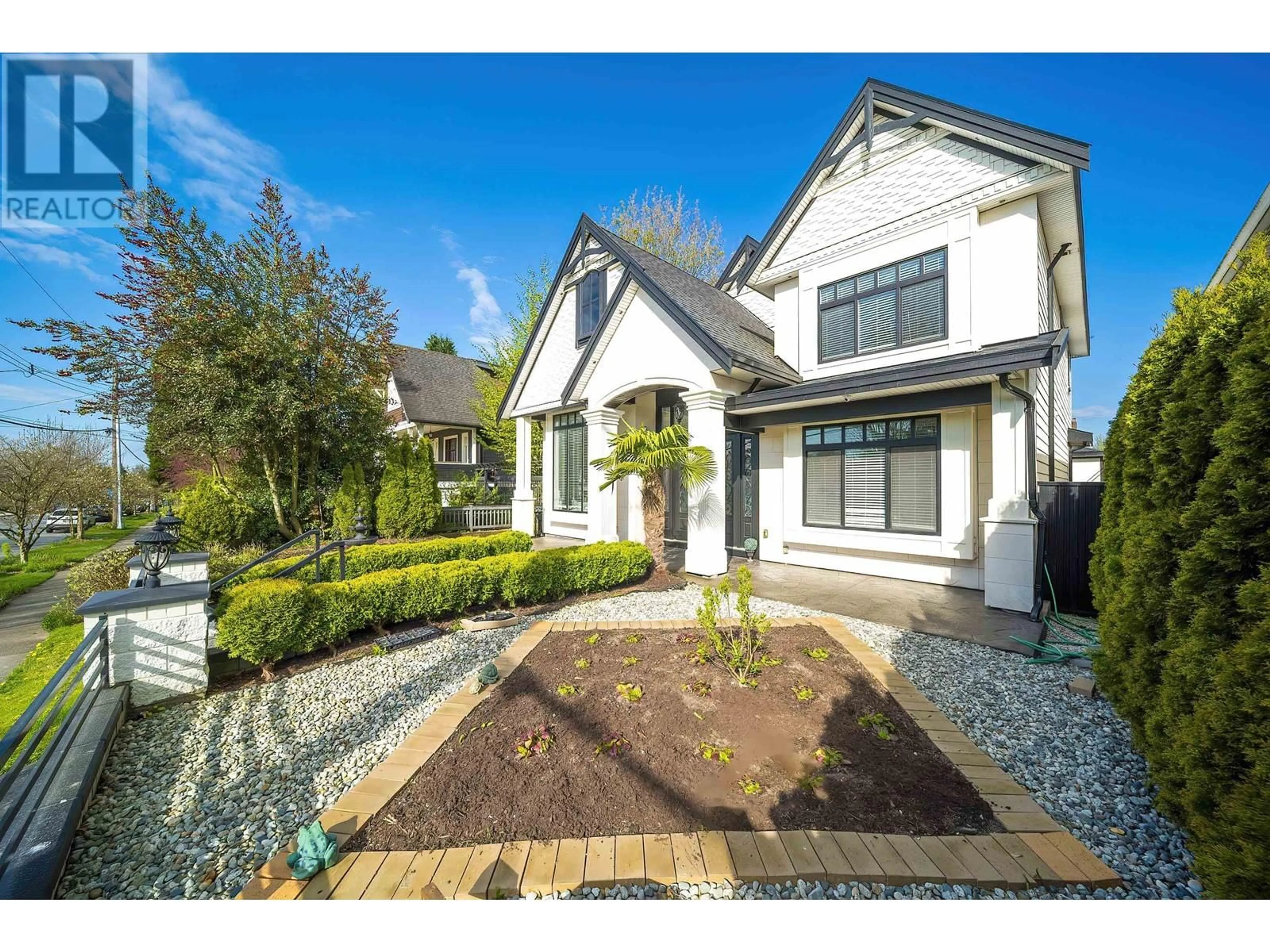 Unknown for 813 DUBLIN STREET, New Westminster British Columbia V3M2Y5