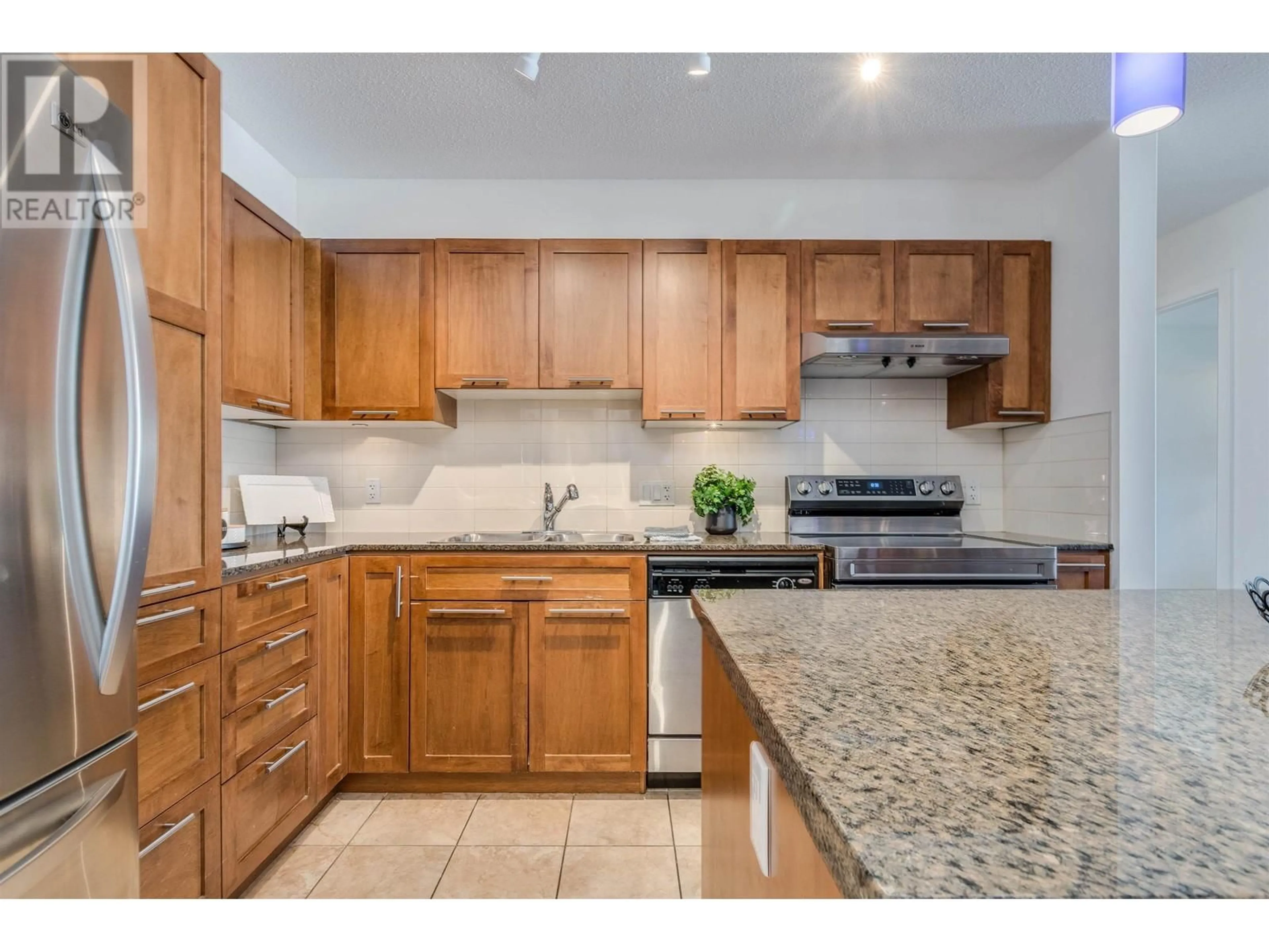 Standard kitchen, ceramic/tile floor for 423 - 19677 MEADOW GARDENS WAY, Pitt Meadows British Columbia V3Y0A2