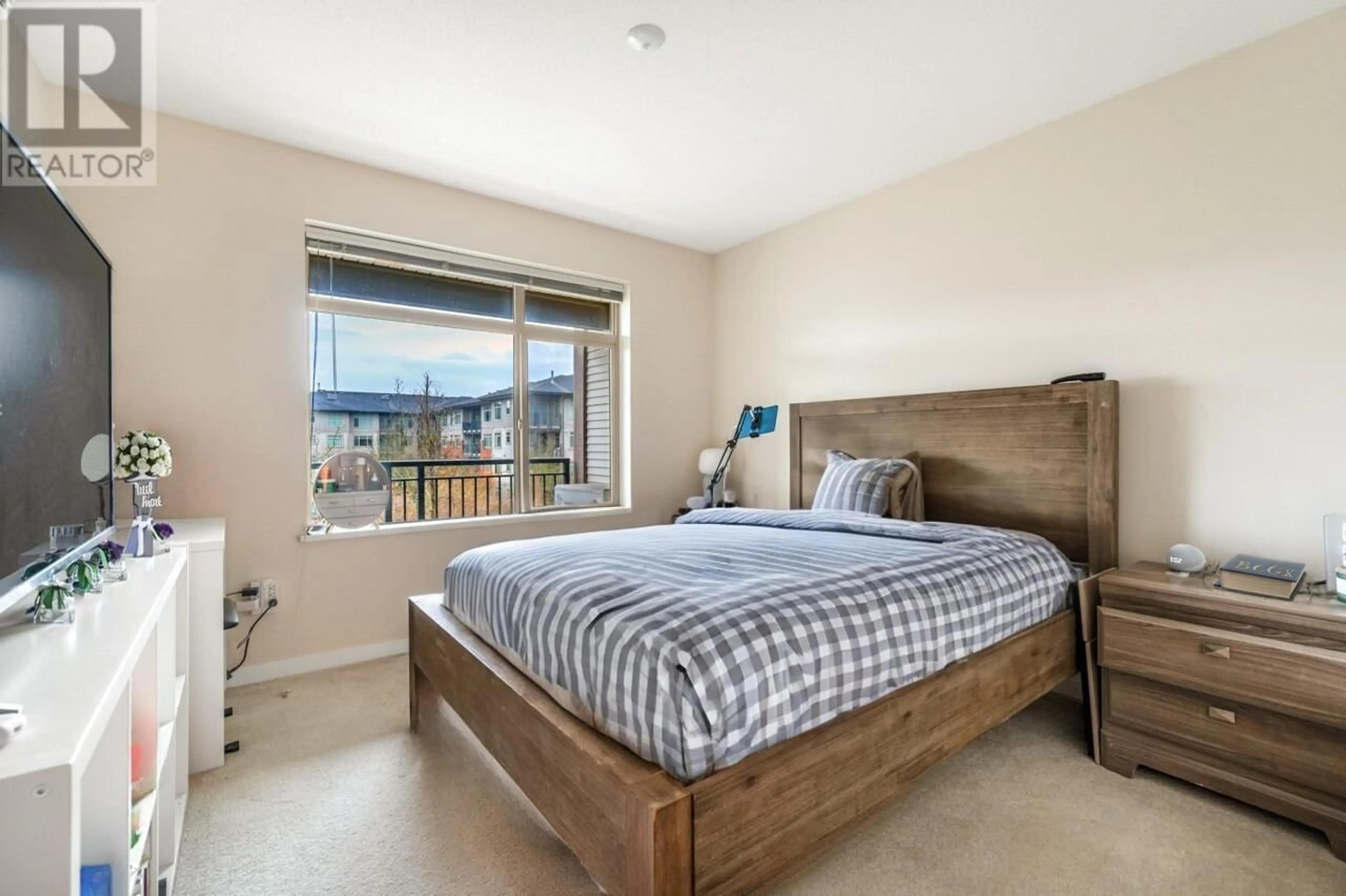 Bedroom with bed, unknown for 316 - 9288 ODLIN ROAD, Richmond British Columbia V6X0C3