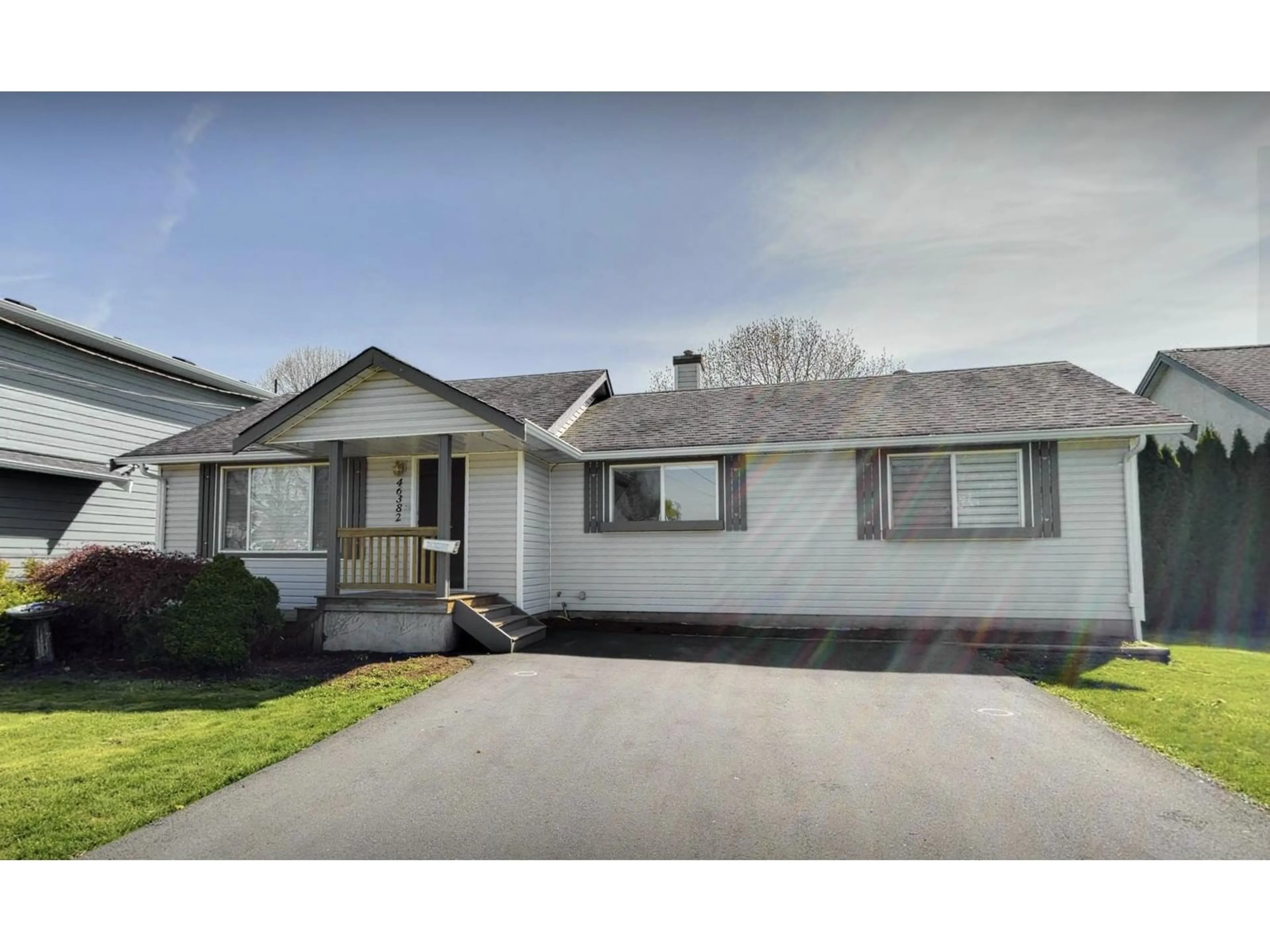 Home with vinyl exterior material, street for 46380 STEVENSON ROAD, Chilliwack British Columbia V2R3S6