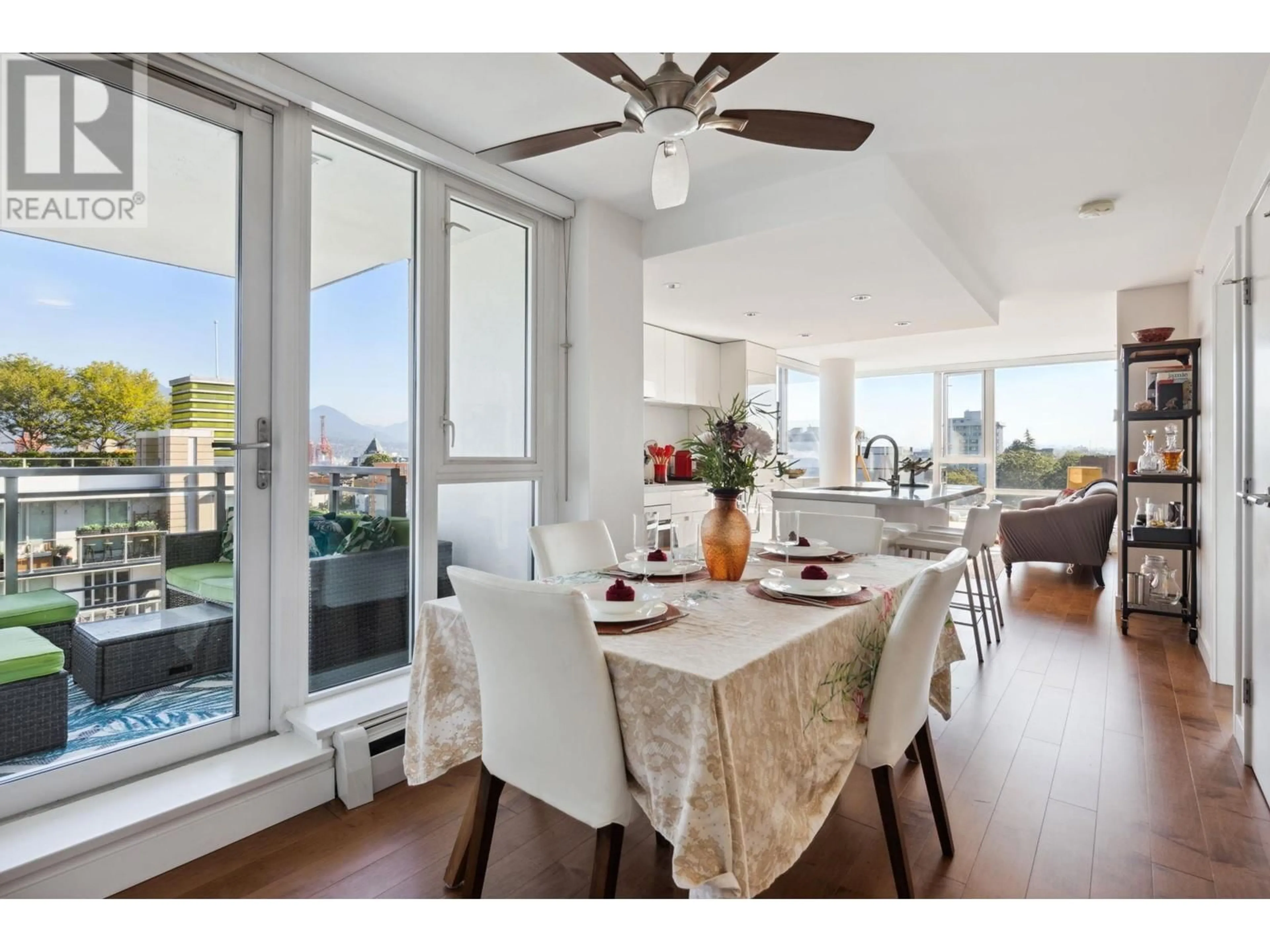 Dining room, wood/laminate floor for 1507 - 188 KEEFER STREET, Vancouver British Columbia V6A0E3