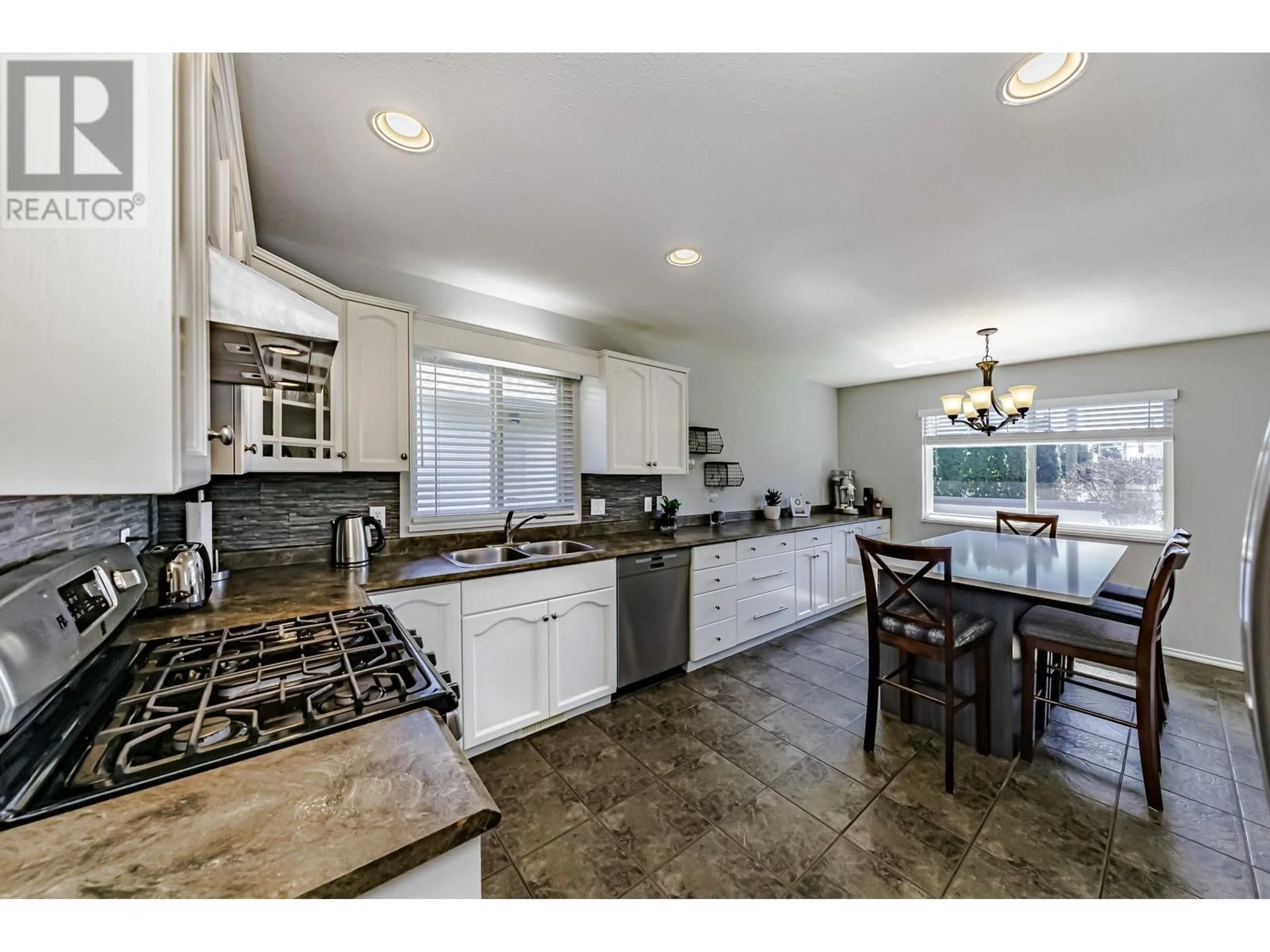 Open concept kitchen, ceramic/tile floor for 20114 120A AVENUE, Maple Ridge British Columbia V2X3M3