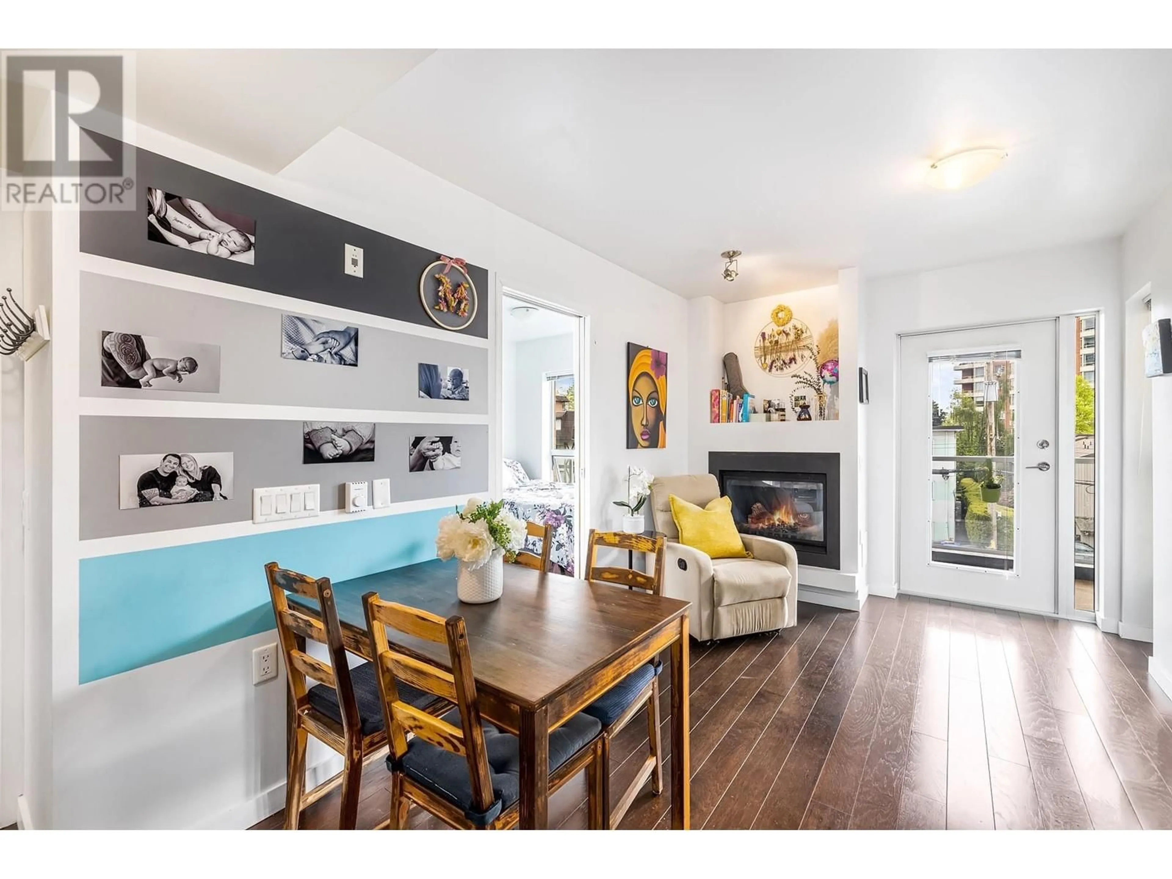 Dining room, wood/laminate floor for 207 - 1288 CHESTERFIELD AVENUE, North Vancouver British Columbia V7M0B1
