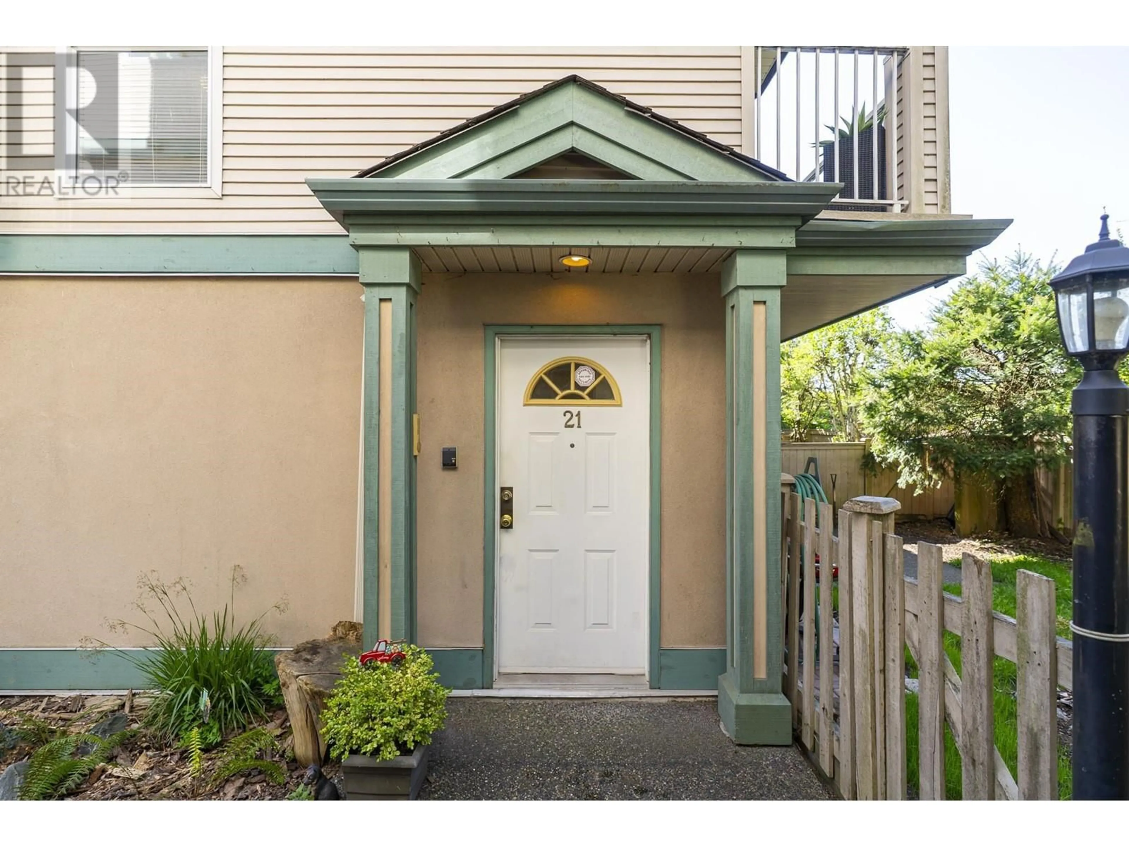 Indoor entryway for 21 - 22800 WINDSOR COURT, Richmond British Columbia V6V2X6