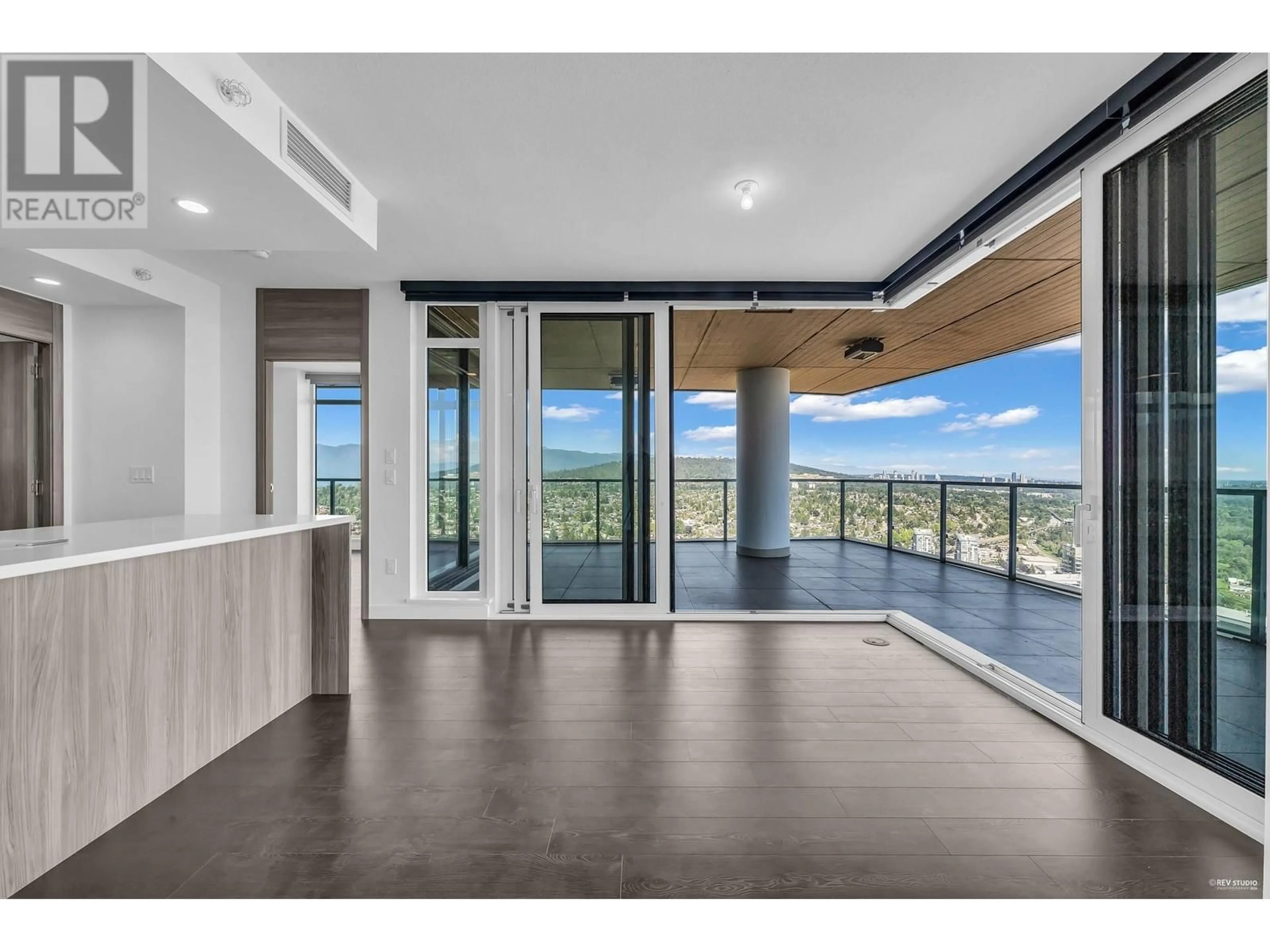 Indoor foyer for 5206 - 4880 LOUGHEED HIGHWAY, Burnaby British Columbia V5C0N1