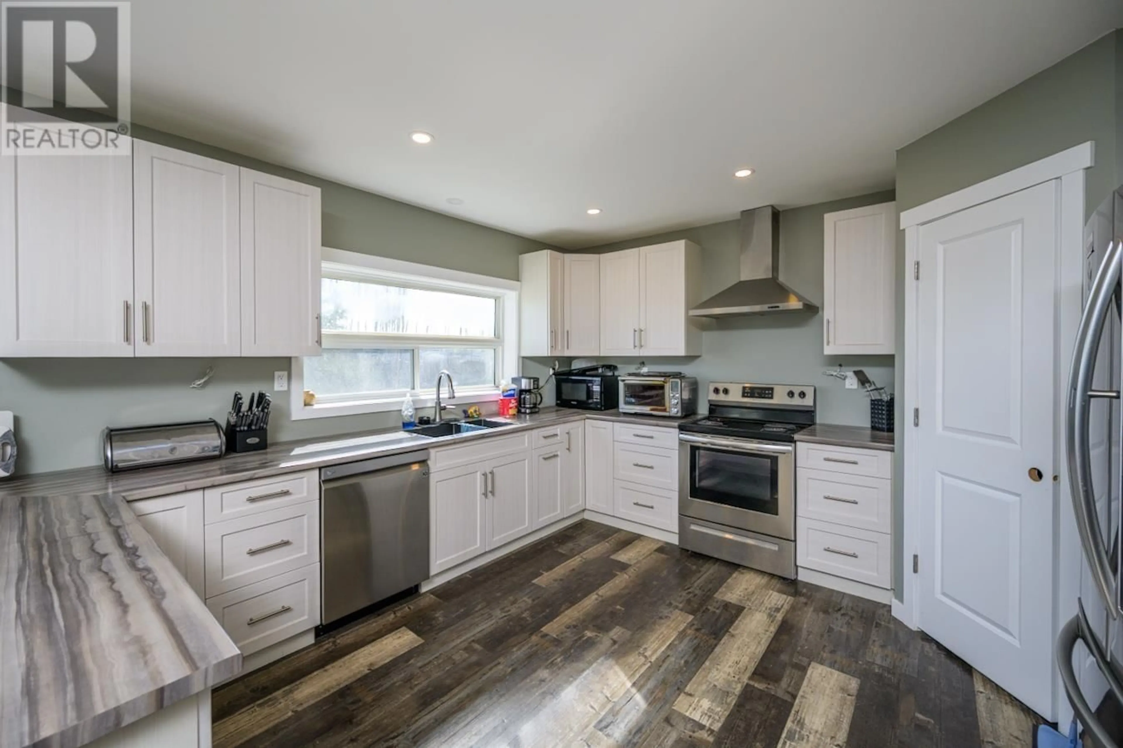 Open concept kitchen, ceramic/tile floor for 1839 MCLAREN ROAD, Prince George British Columbia V2N6T9